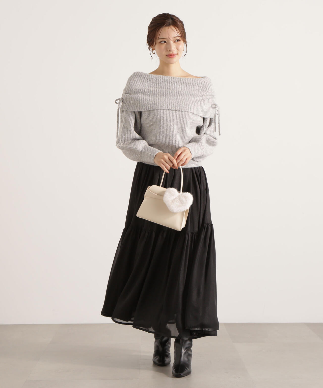 リボン付きオフショルニット