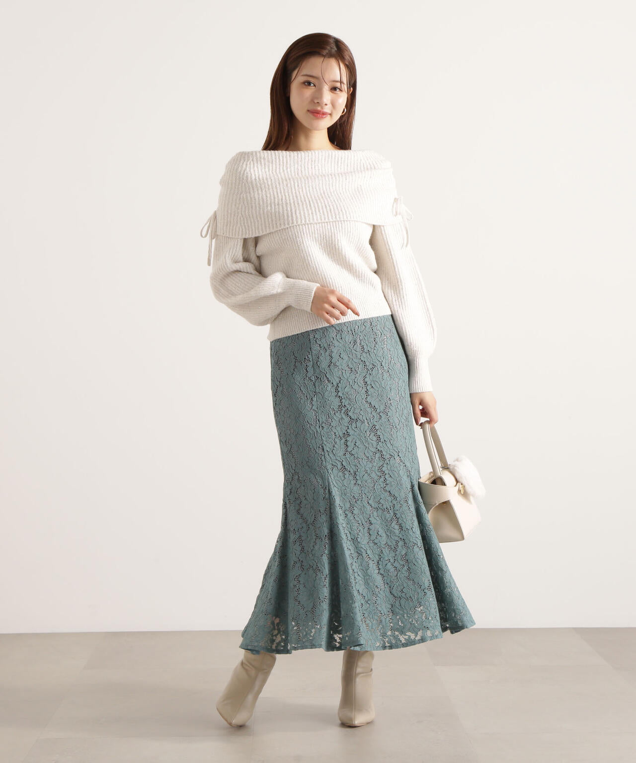 リボン付きオフショルニット