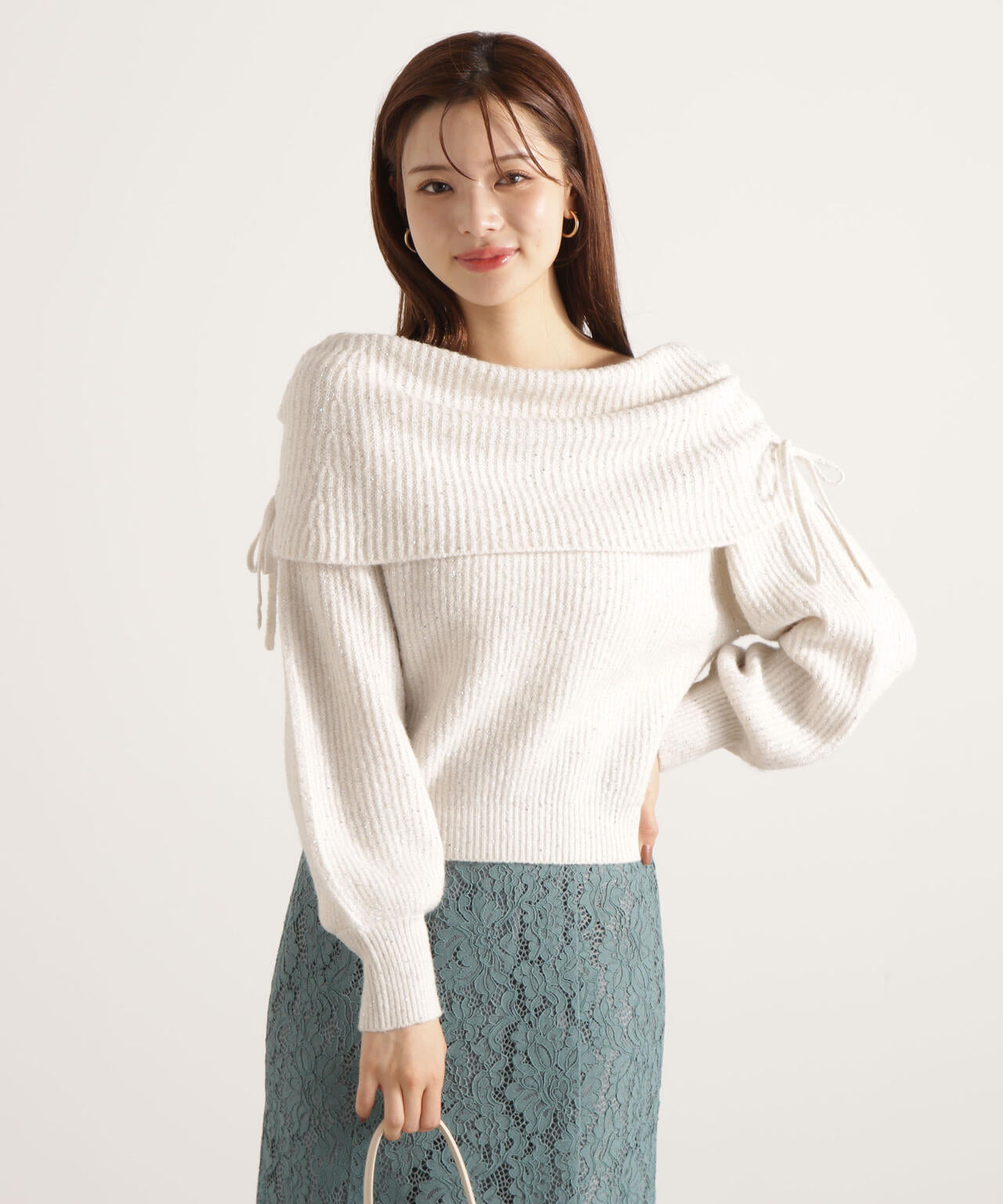 リボン付きオフショルニット