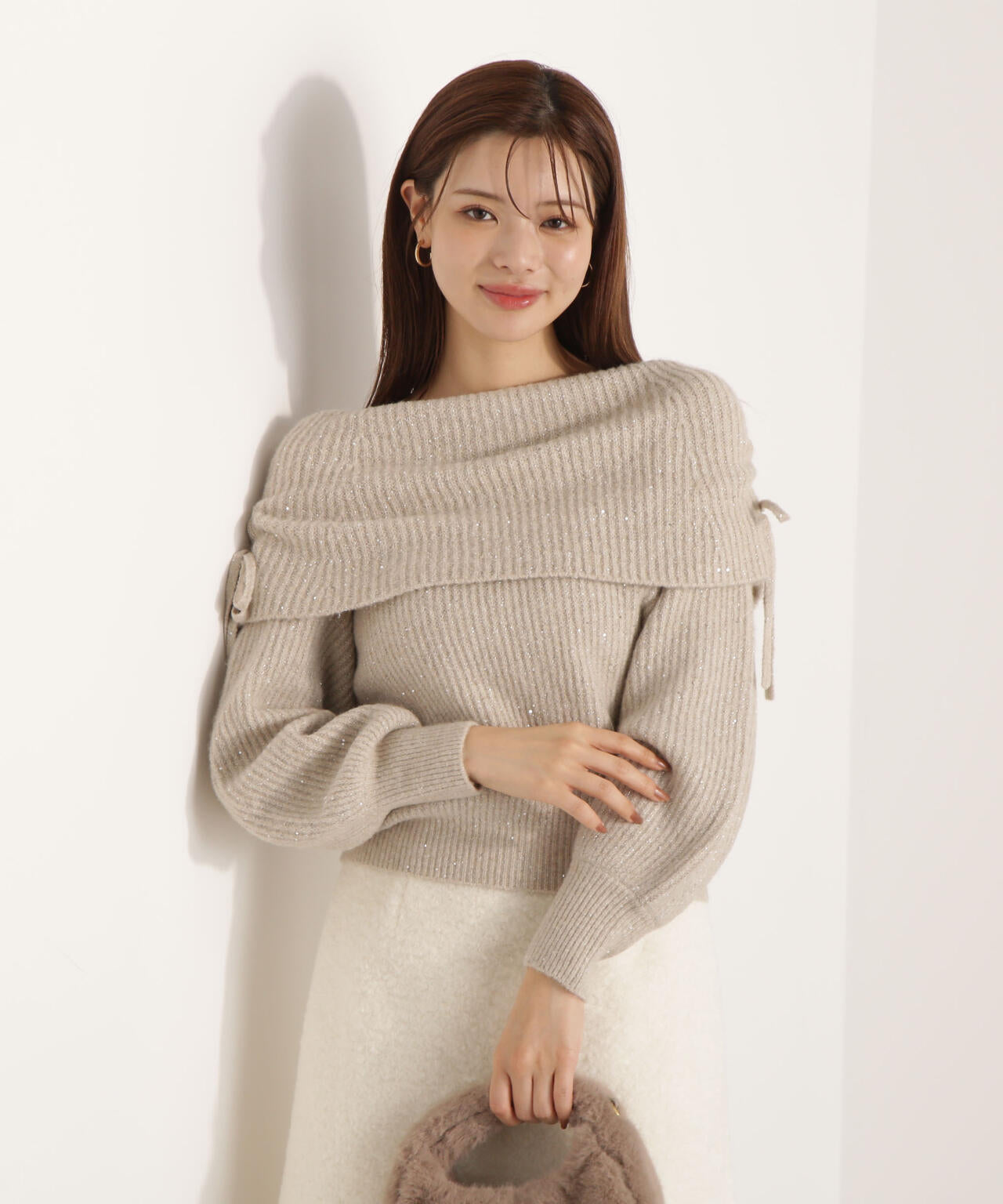 リボン付きオフショルニット