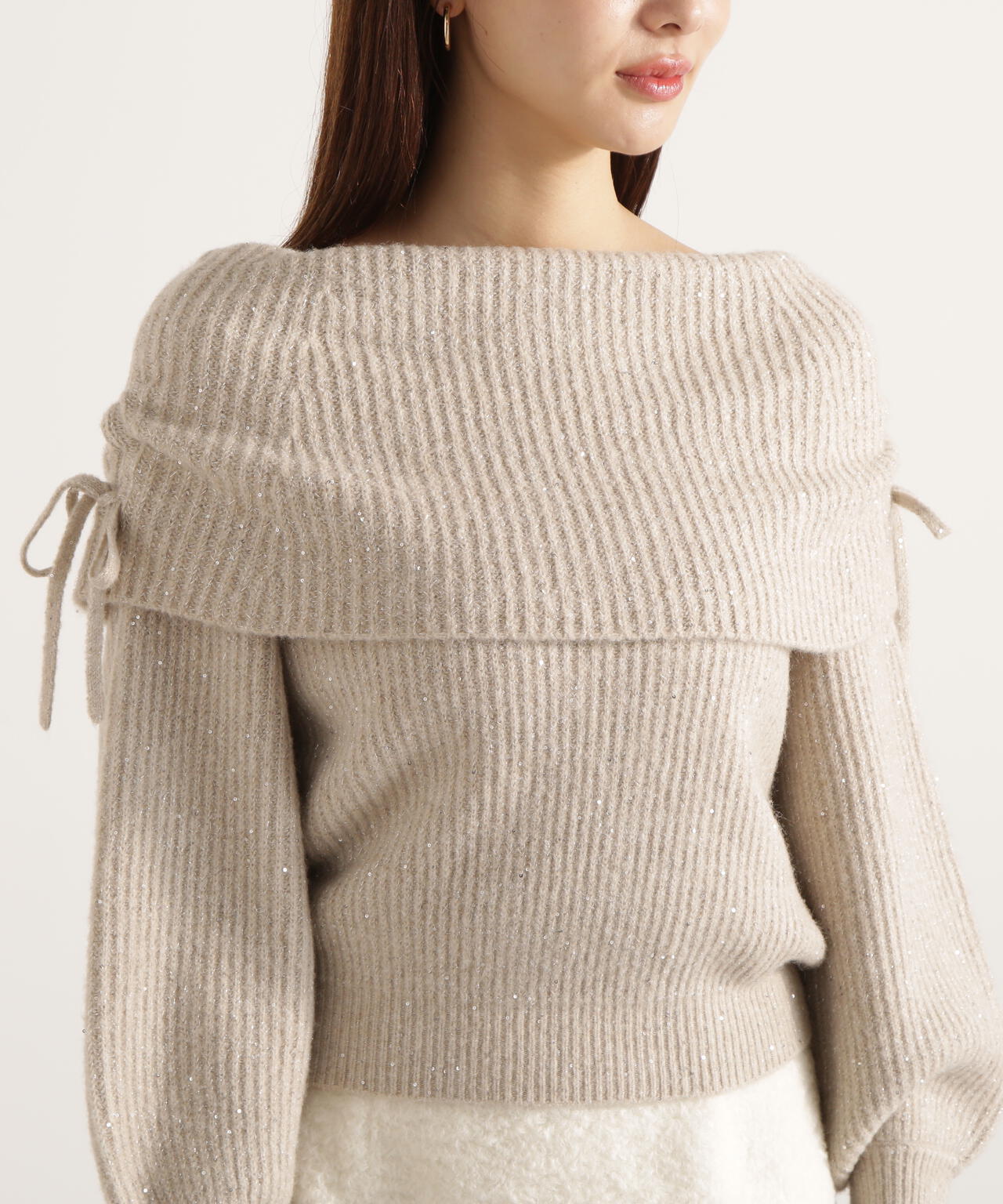 リボン付きオフショルニット