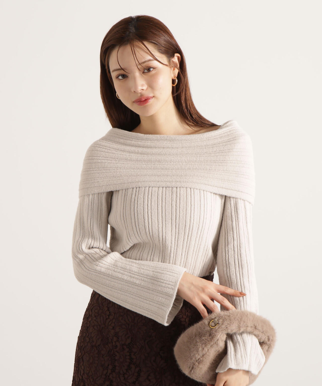 【加藤栞さん着用】ランダムリブオフショルニット