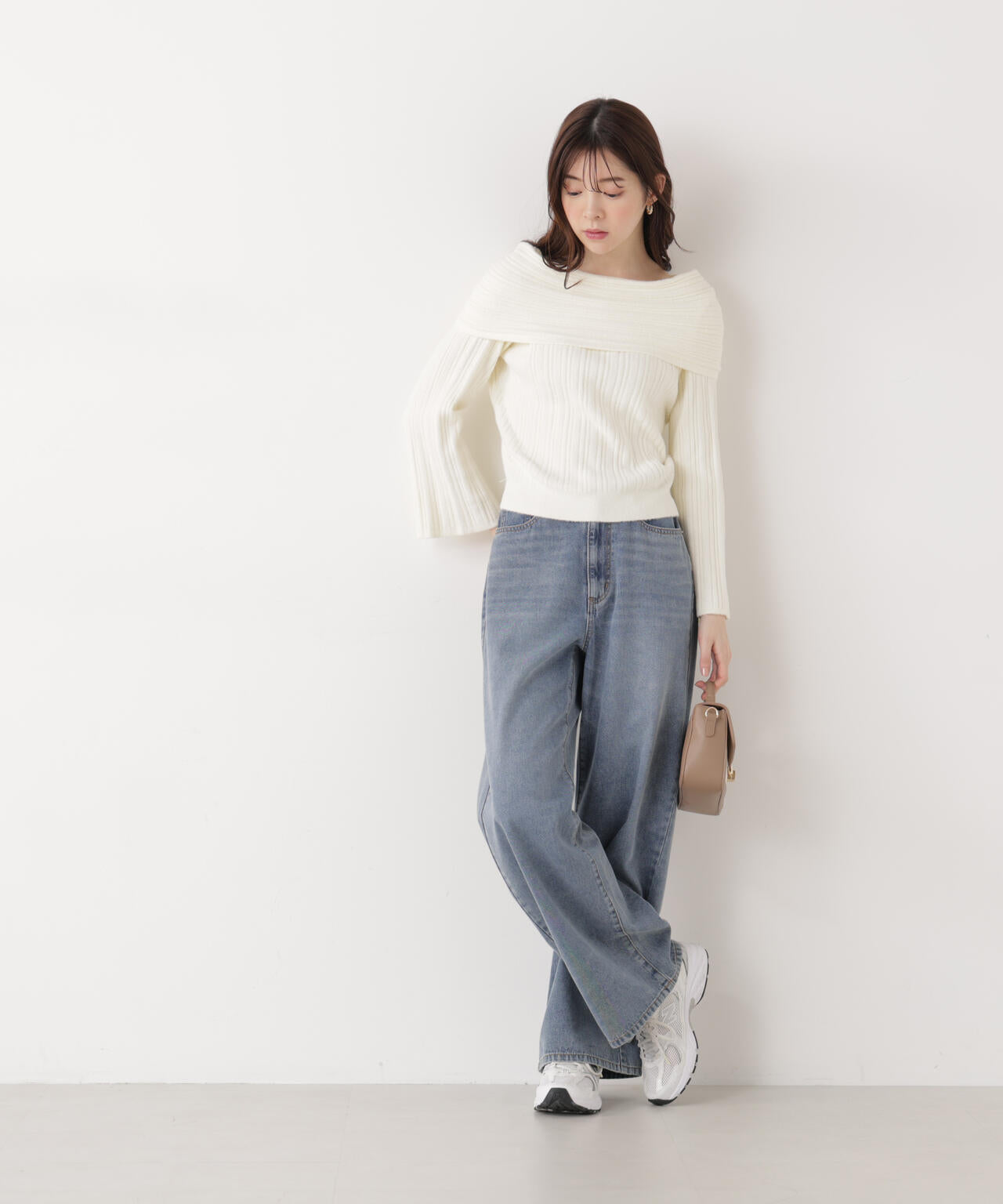 【加藤栞さん着用】ランダムリブオフショルニット