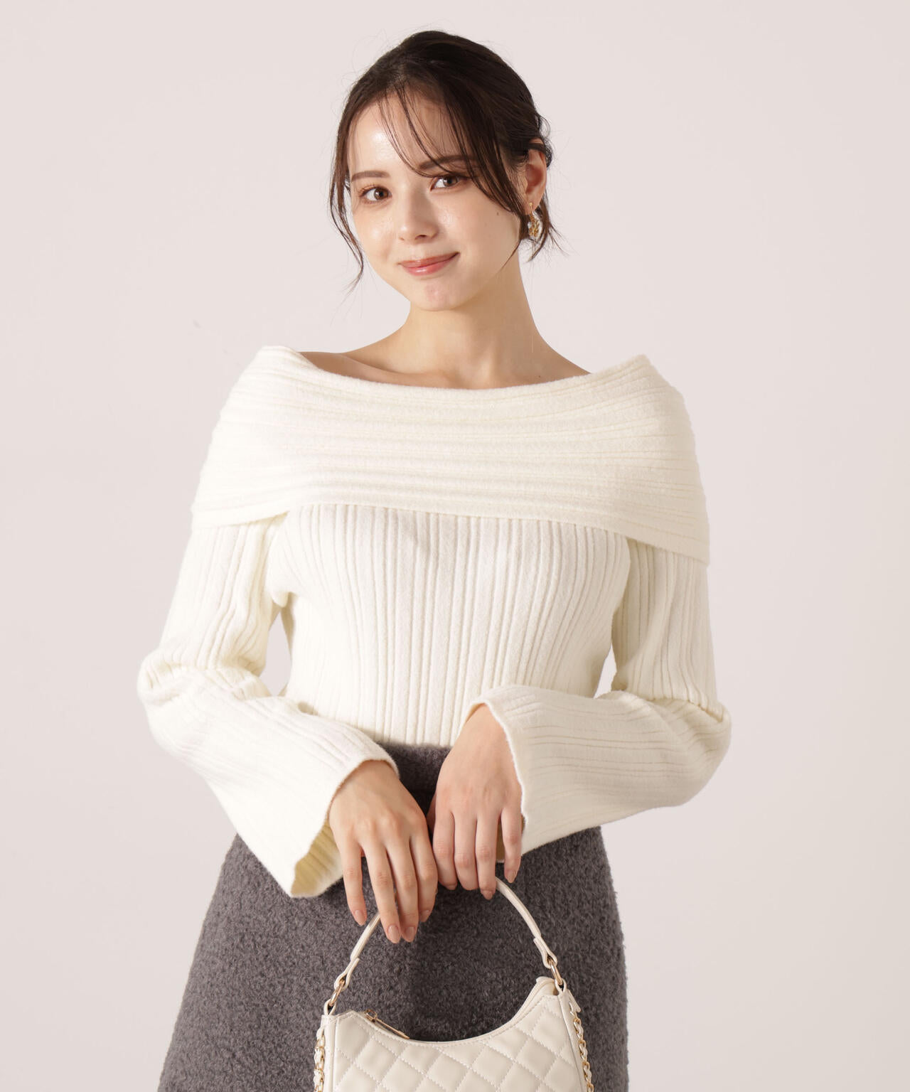【加藤栞さん着用】ランダムリブオフショルニット