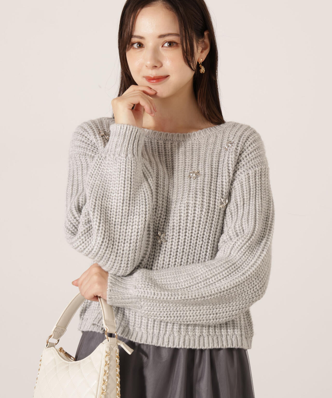 【加藤栞さん着用】ビジュー付畔ニット