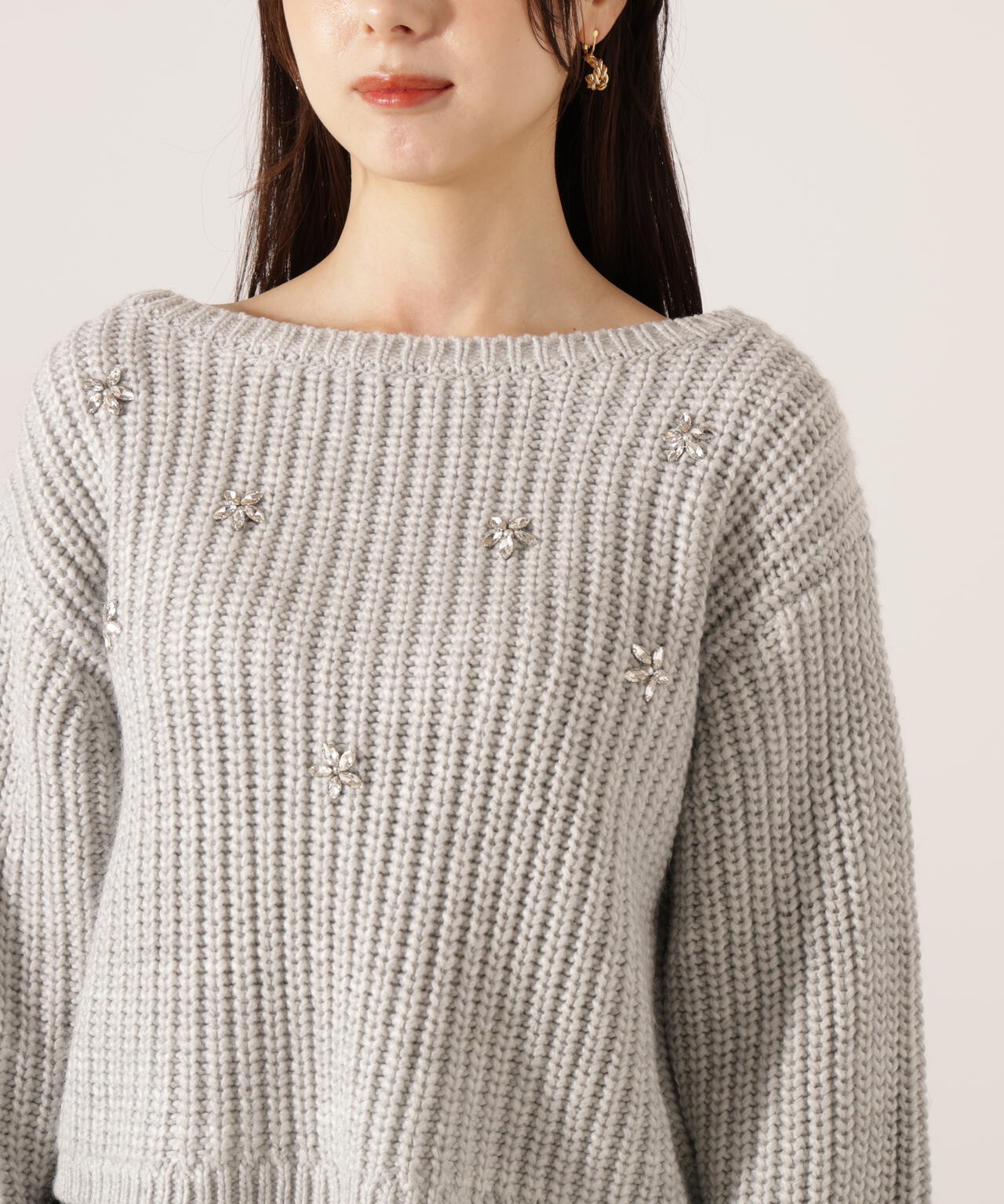 【加藤栞さん着用】ビジュー付畔ニット