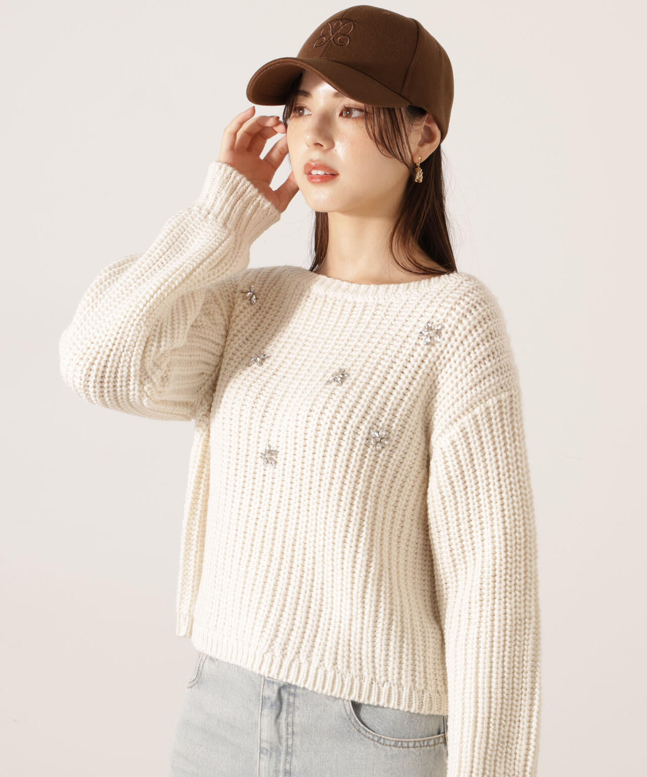 【加藤栞さん着用】ビジュー付畔ニット