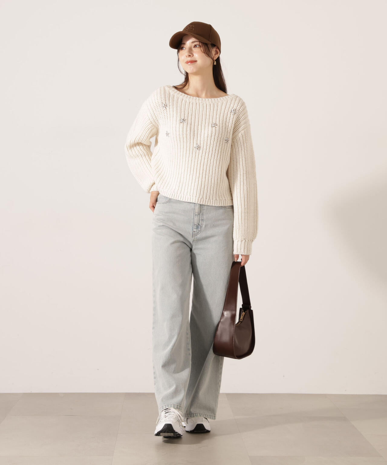 【加藤栞さん着用】ビジュー付畔ニット