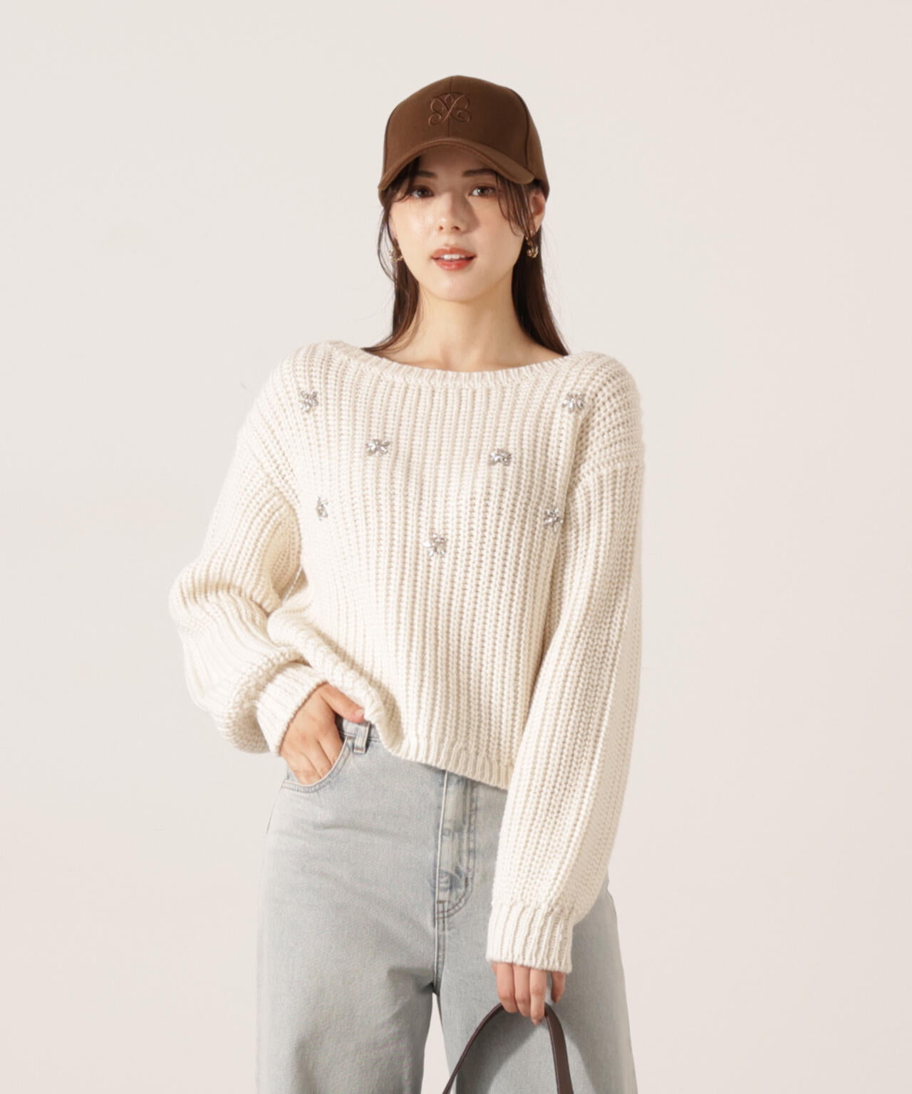 【加藤栞さん着用】ビジュー付畔ニット
