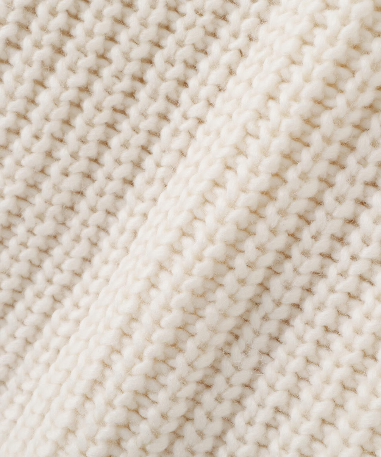 【加藤栞さん着用】ビジュー付畔ニット