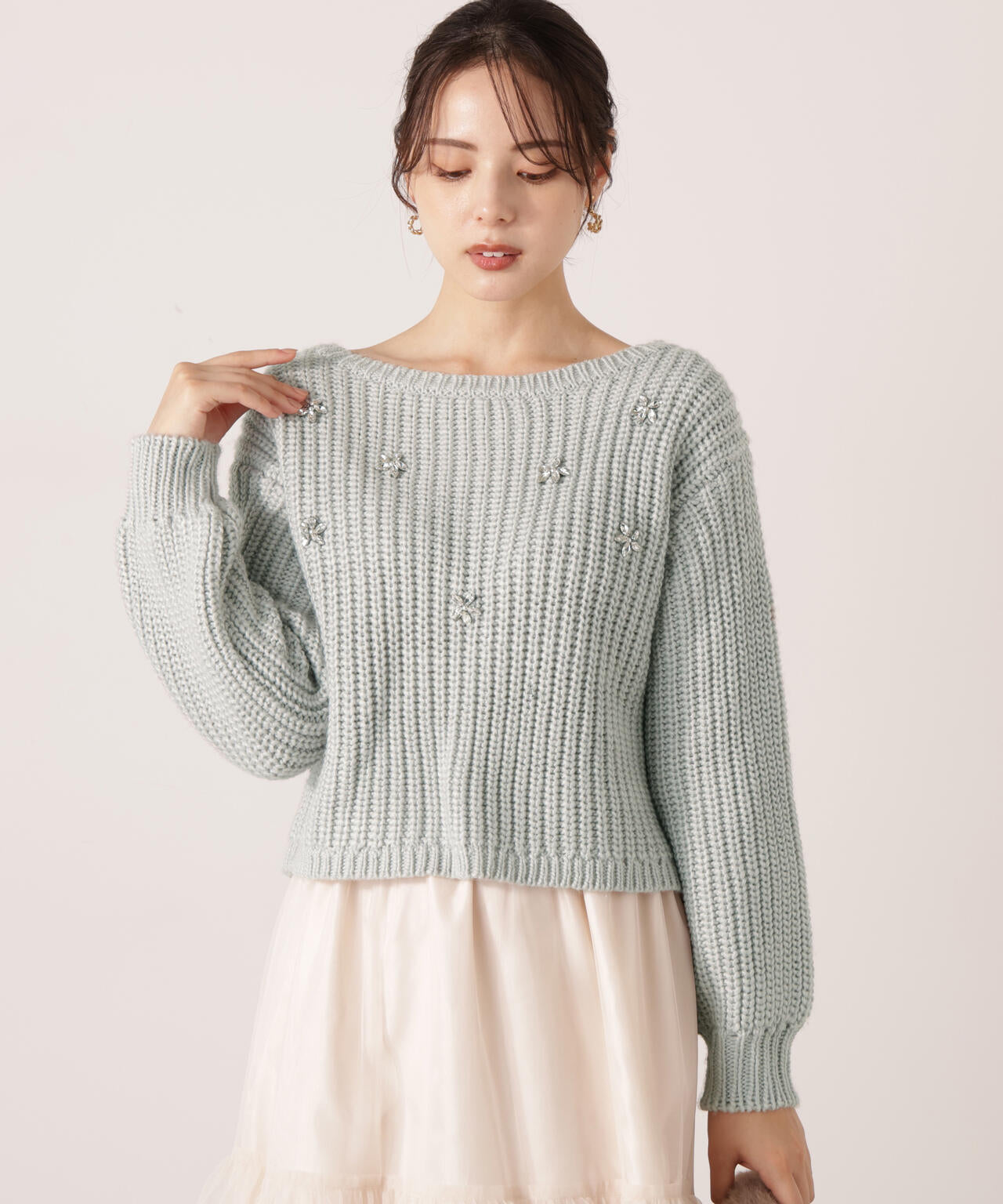 【加藤栞さん着用】ビジュー付畔ニット