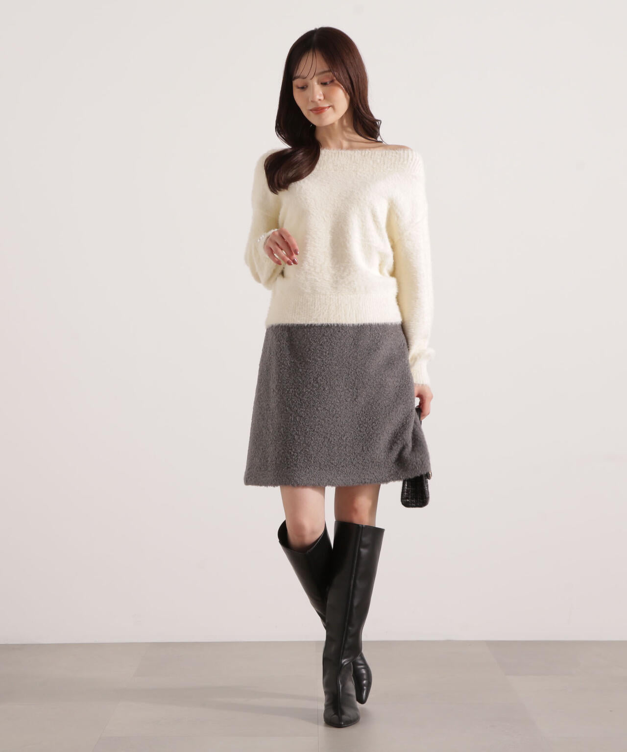 ミニシャギーオフショルニット【ネイビー：WEB・一部店舗限定