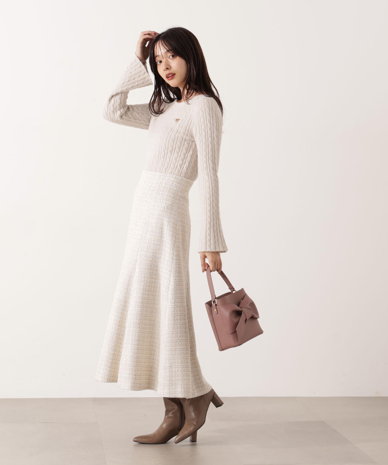 チャーム付きミニケーブルニット