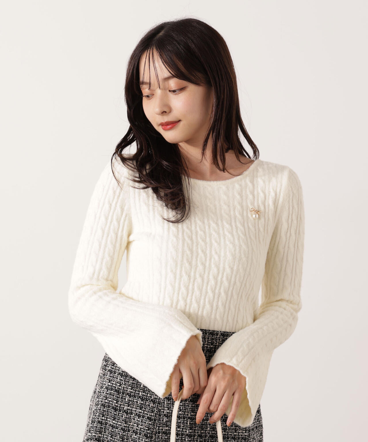 チャーム付きミニケーブルニット