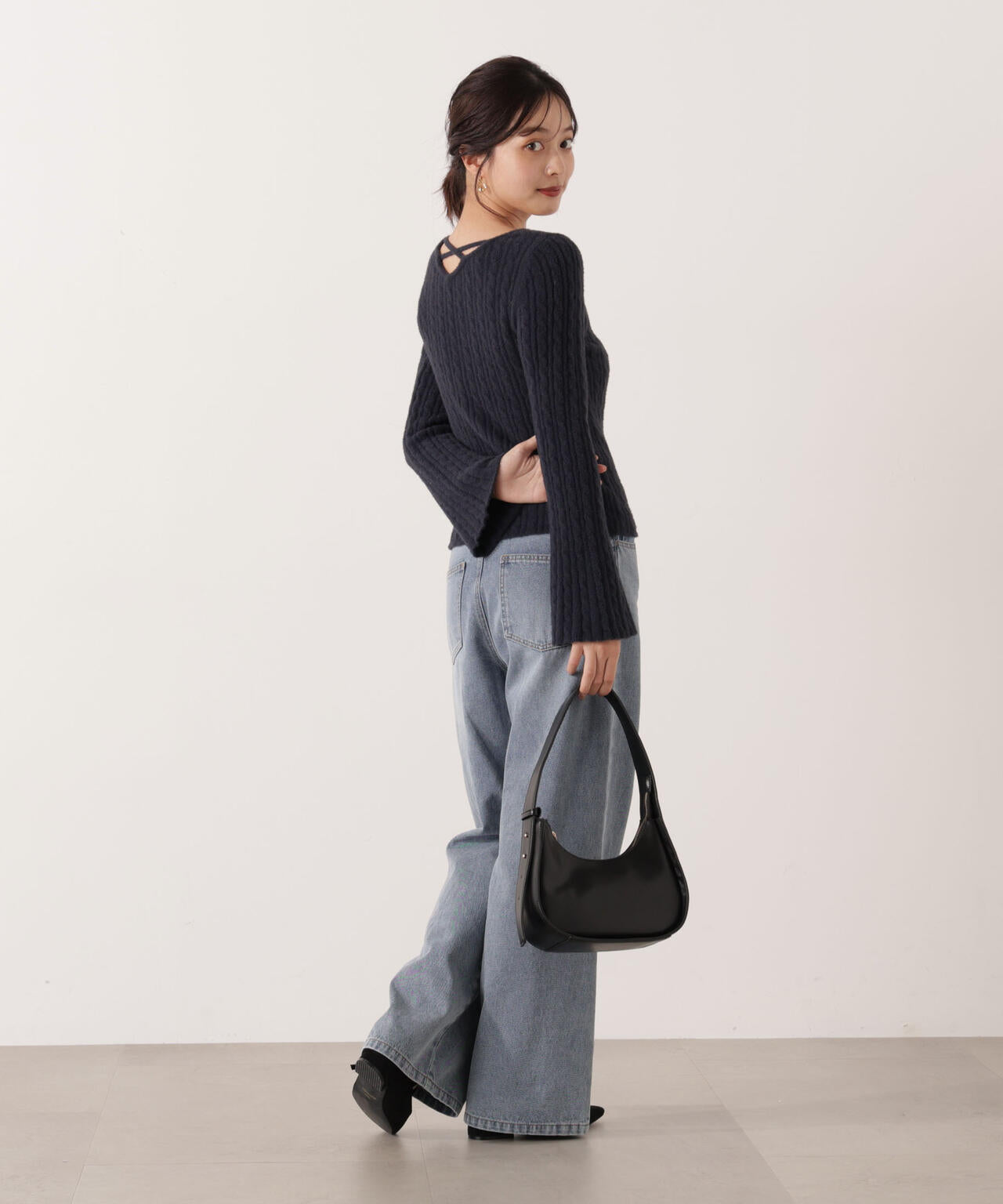 チャーム付きミニケーブルニット