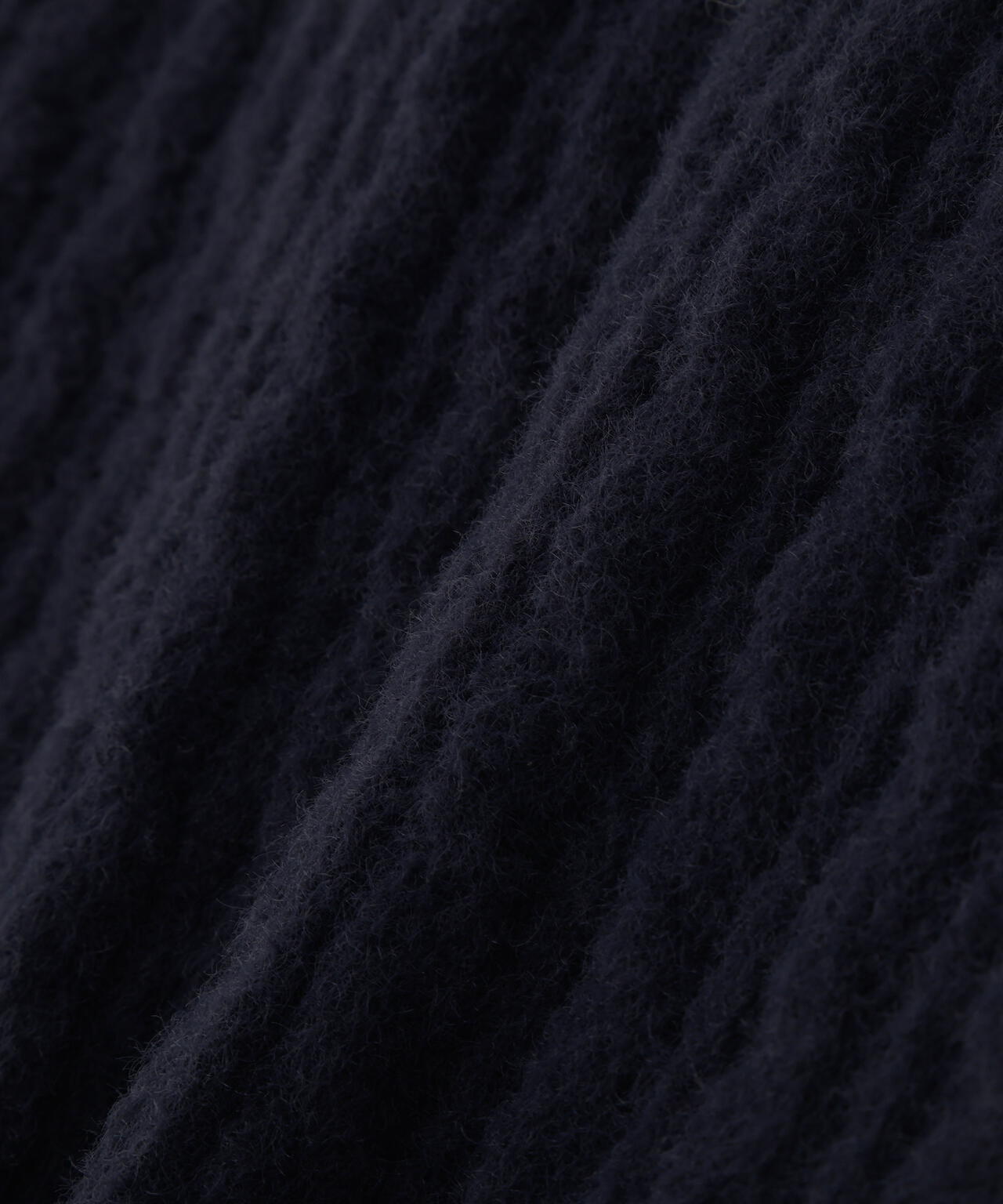 チャーム付きミニケーブルニット