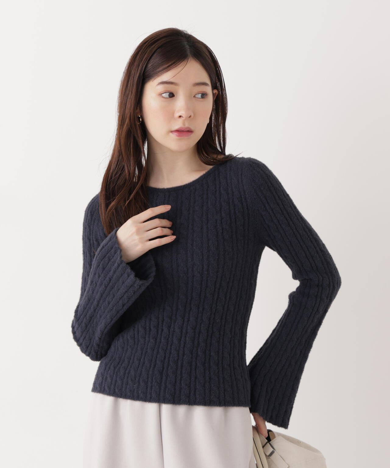 チャーム付きミニケーブルニット