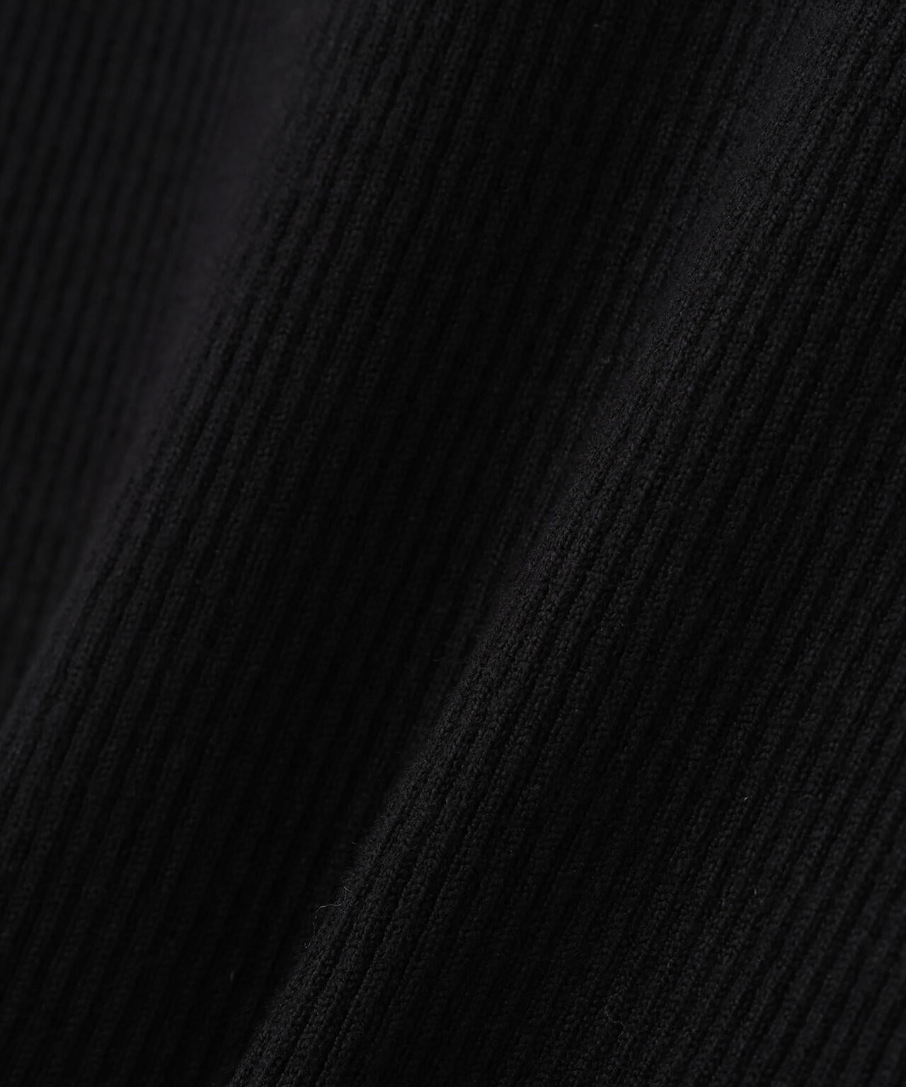 ＜谷川菜奈さん着用＞オフショルリブニット