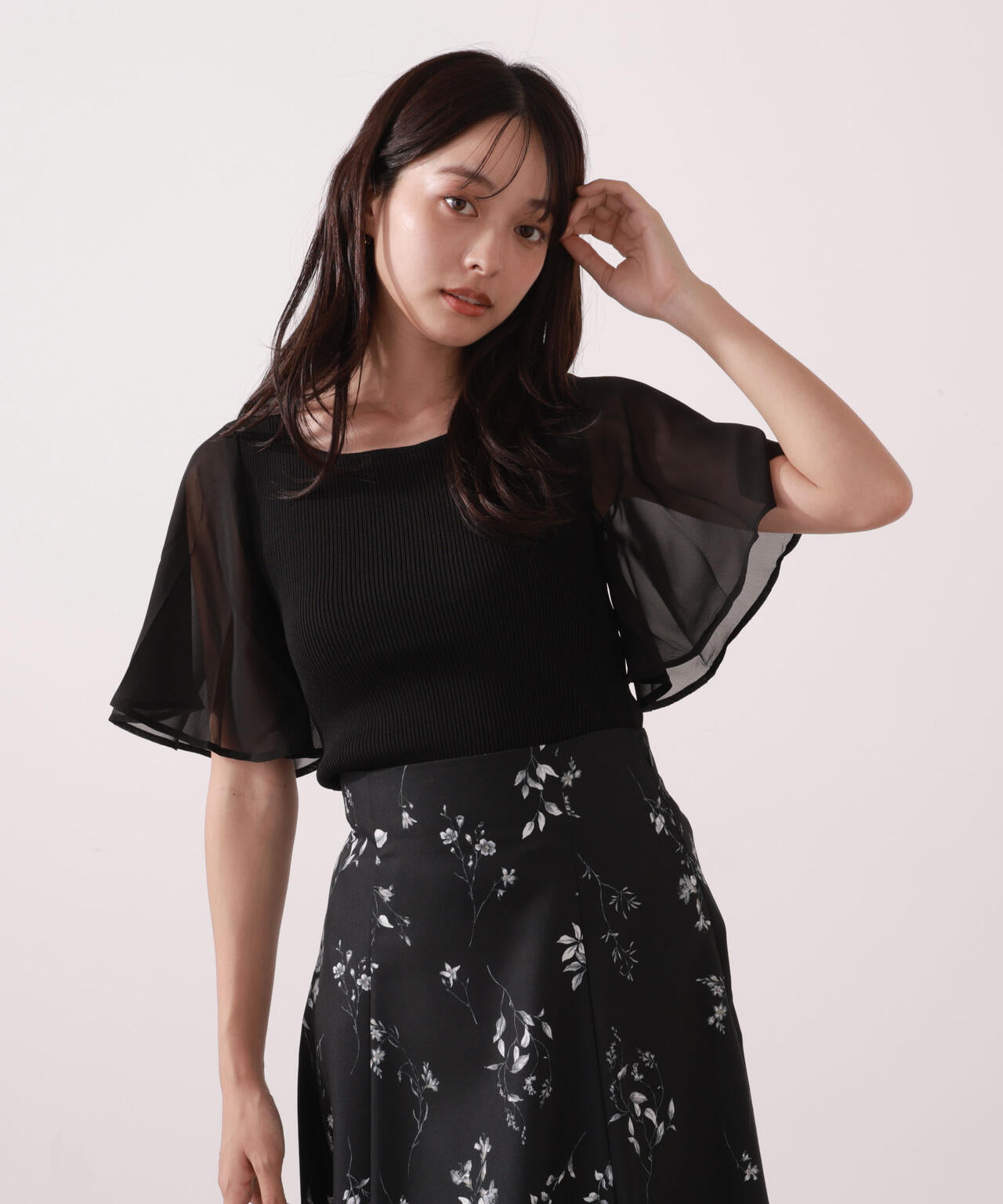 シアーフレアスリーブリブニット