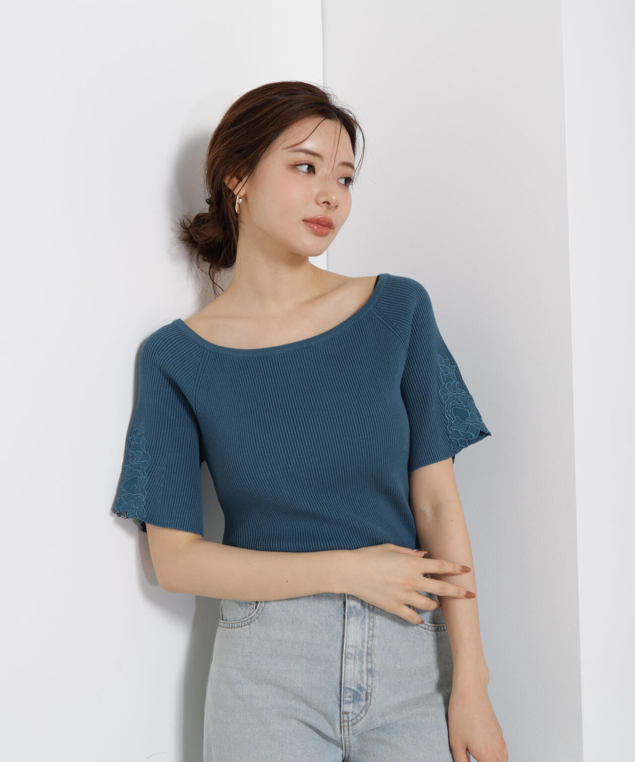 エンブロイダリースリーブニット