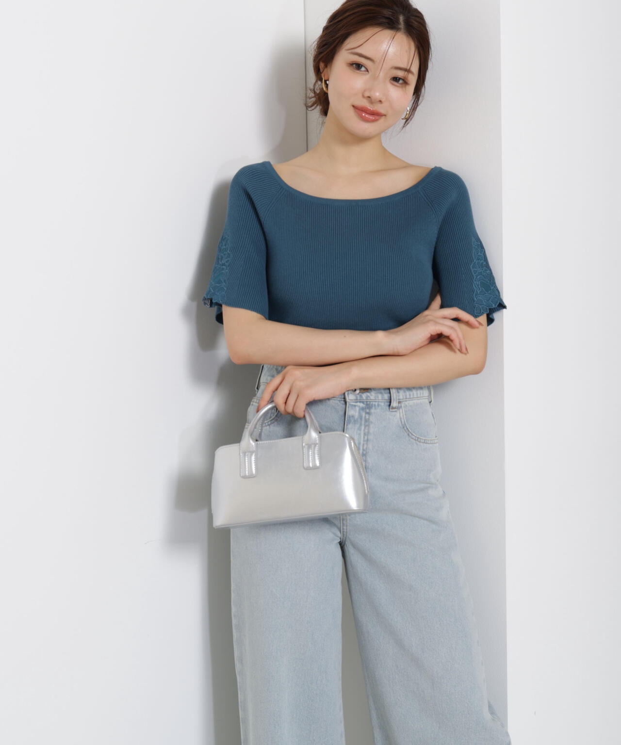 エンブロイダリースリーブニット