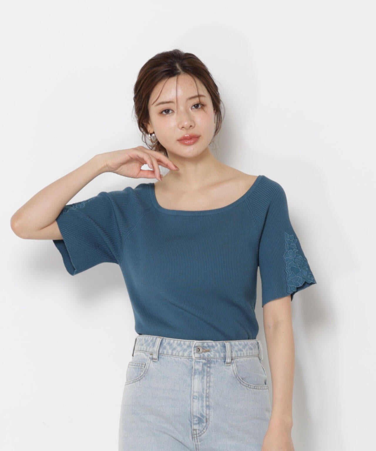 エンブロイダリースリーブニット