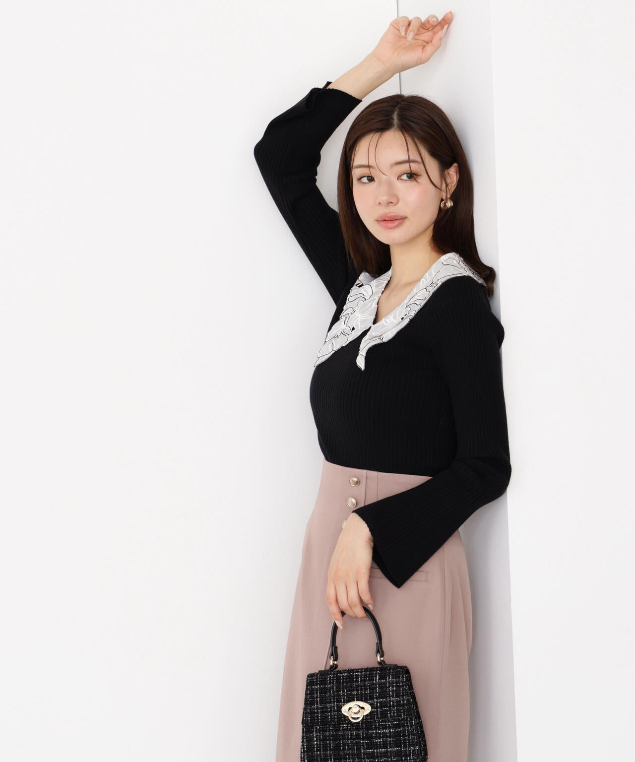 レース襟付きニット