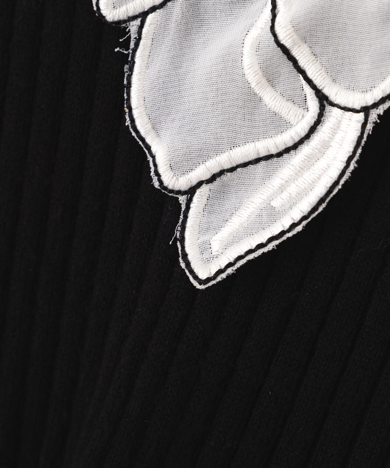 レース襟付きニット