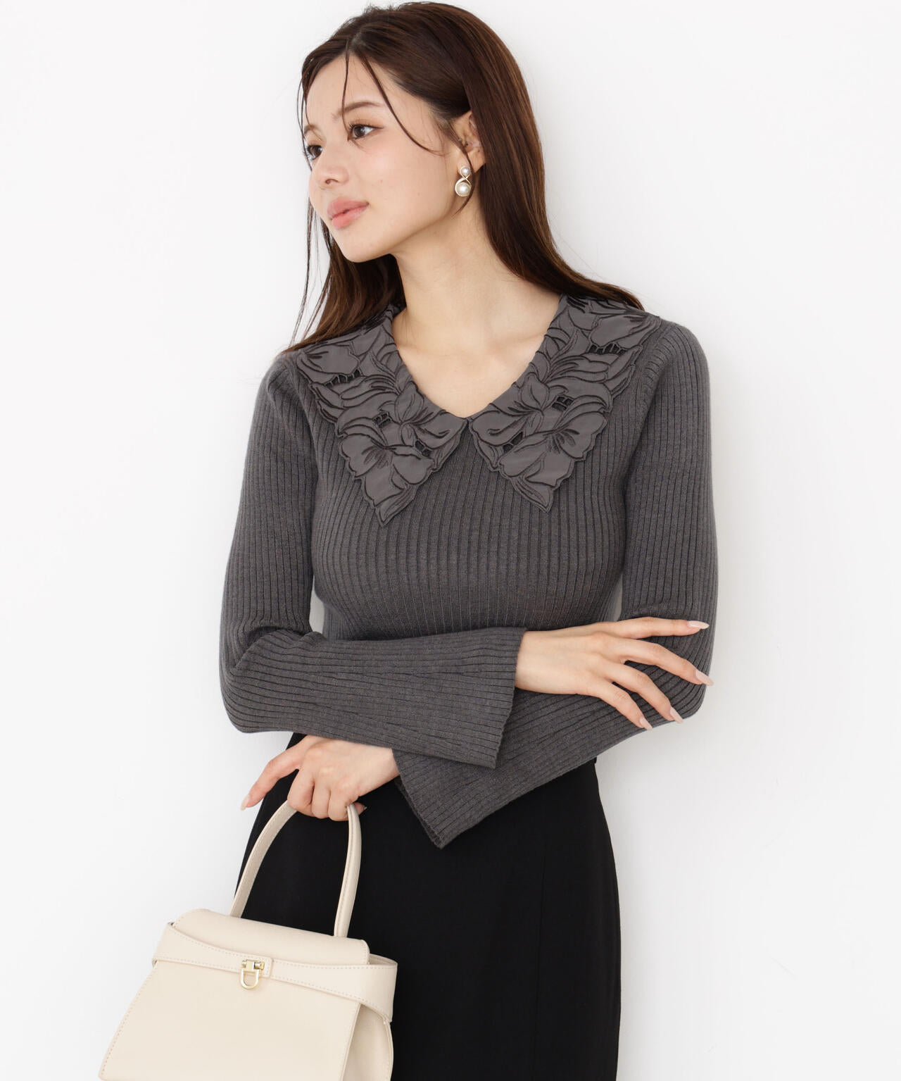 レース襟付きニット