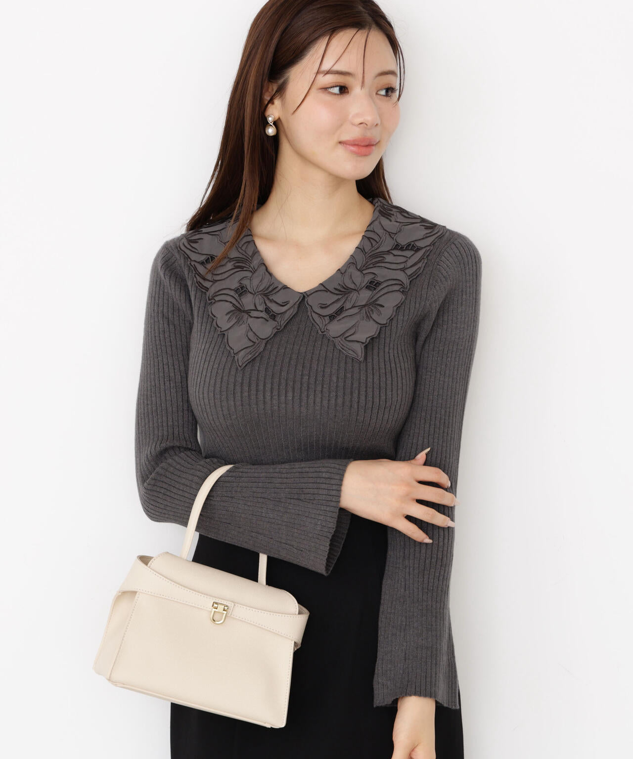 レース襟付きニット