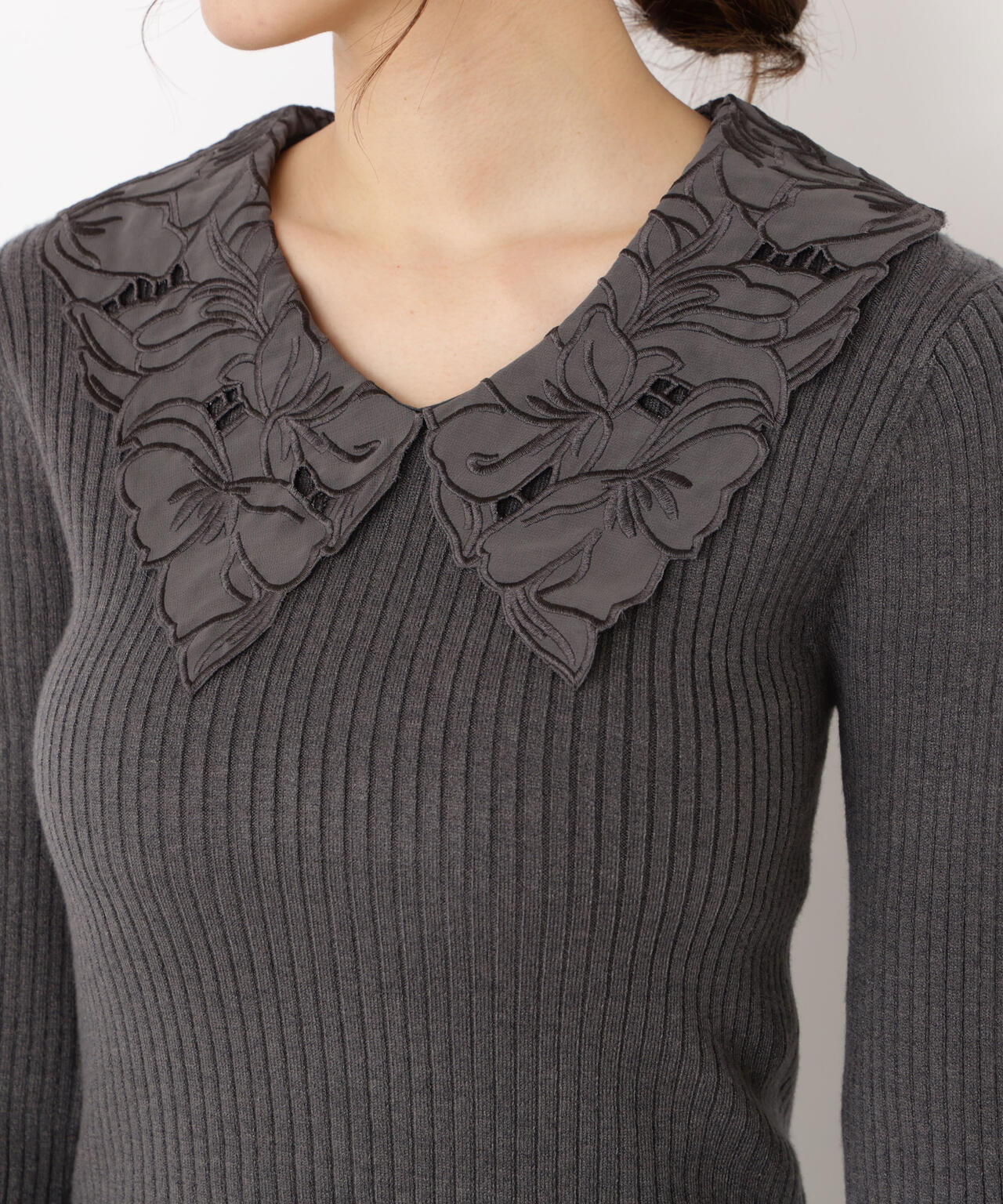 レース襟付きニット