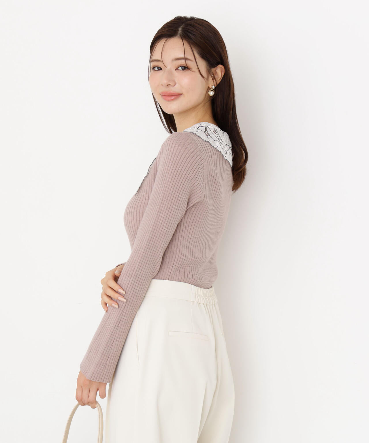 レース襟付きニット