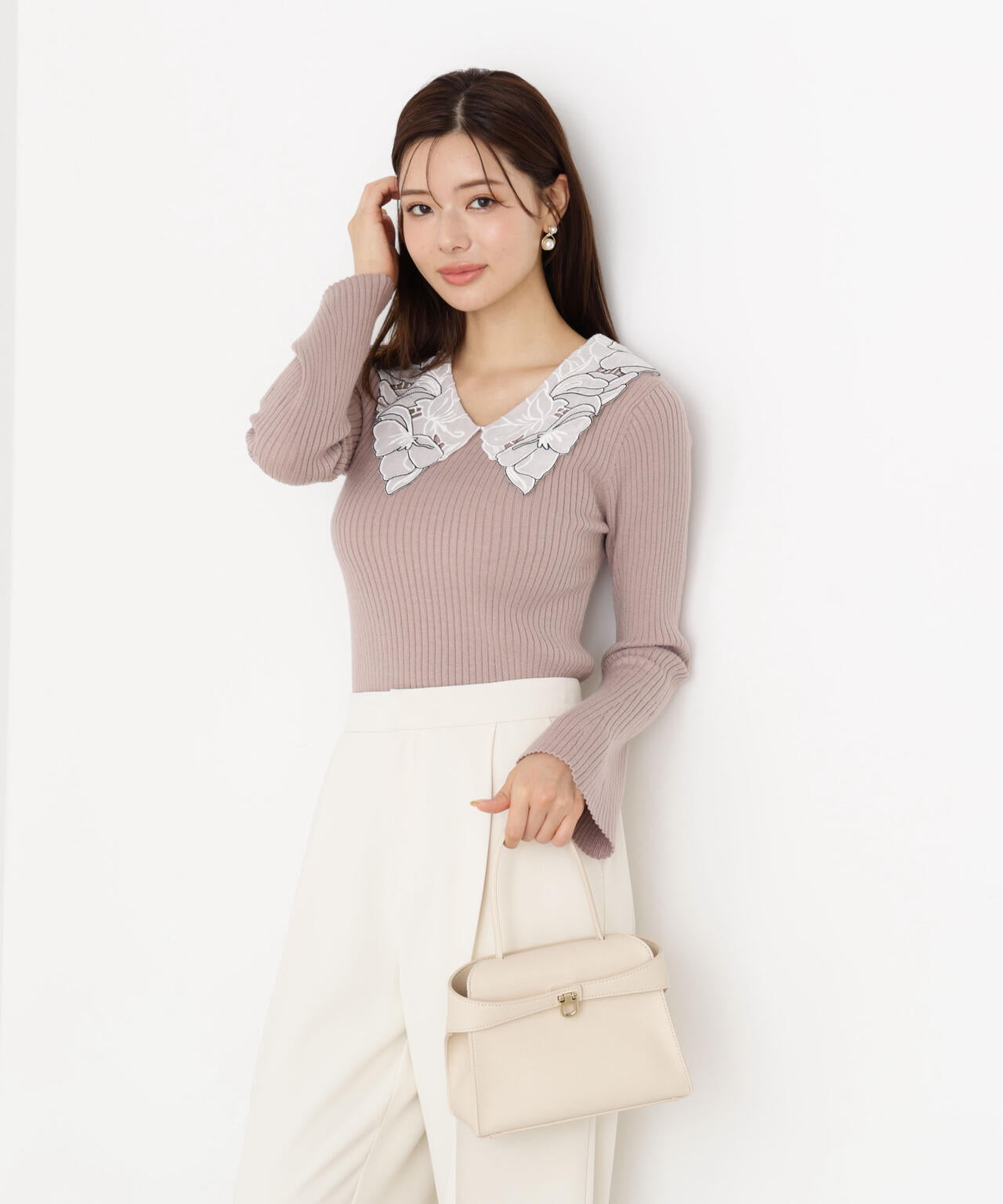 レース襟付きニット