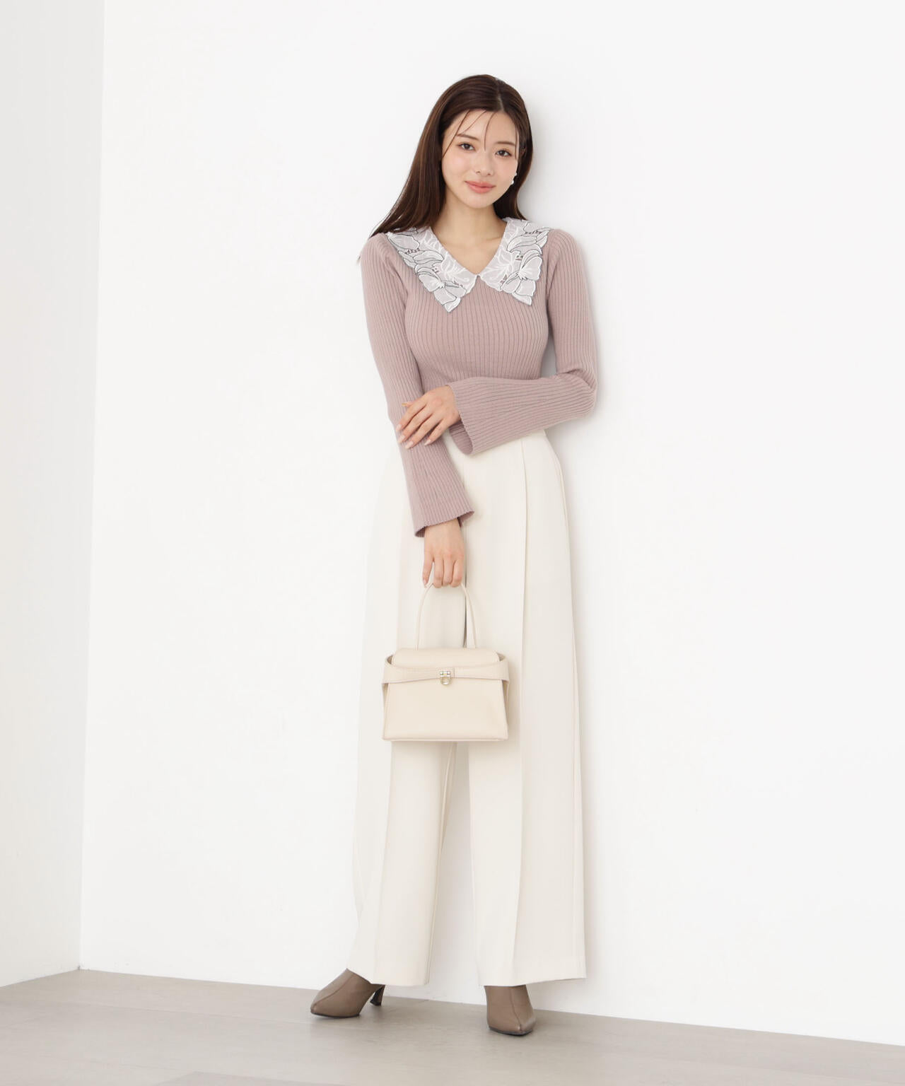 レース襟付きニット