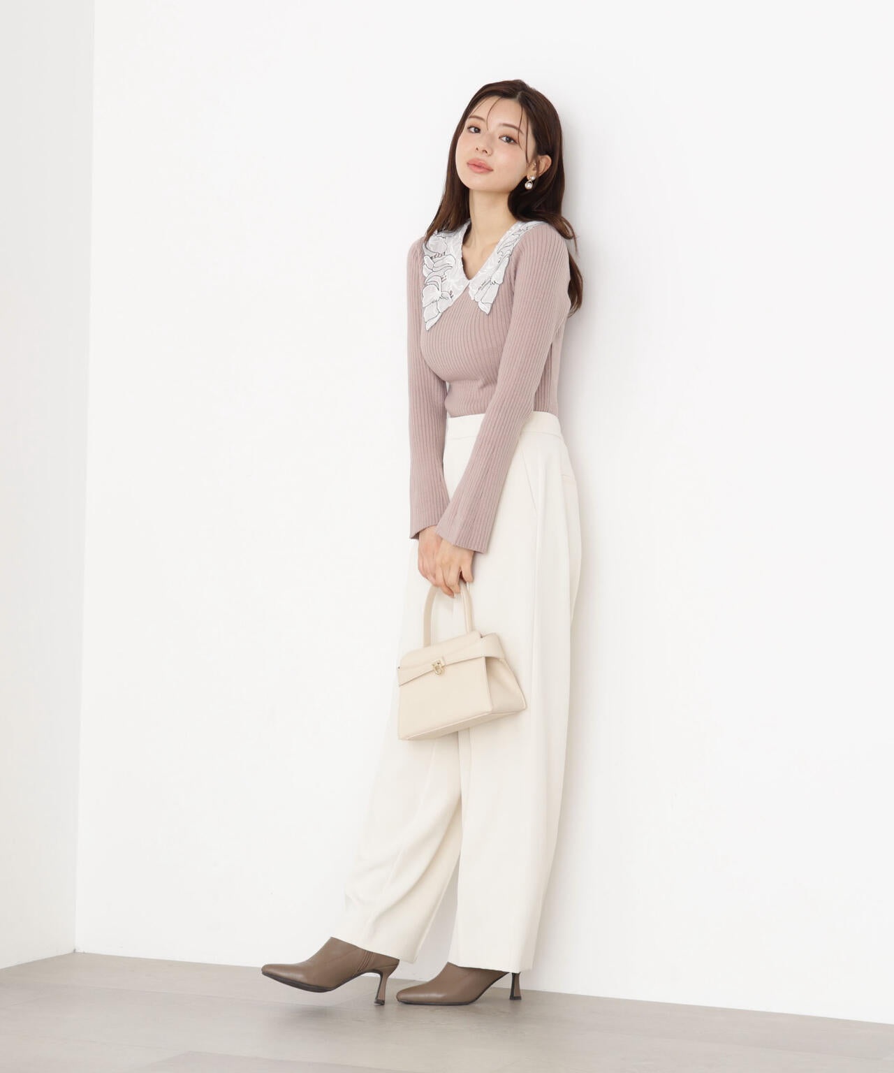 レース襟付きニット