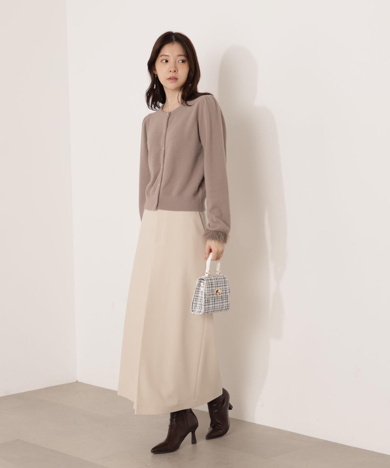 DECISION メディアガールズ 部分フェザースリーブニットカーディガン | PROPORTION BODY