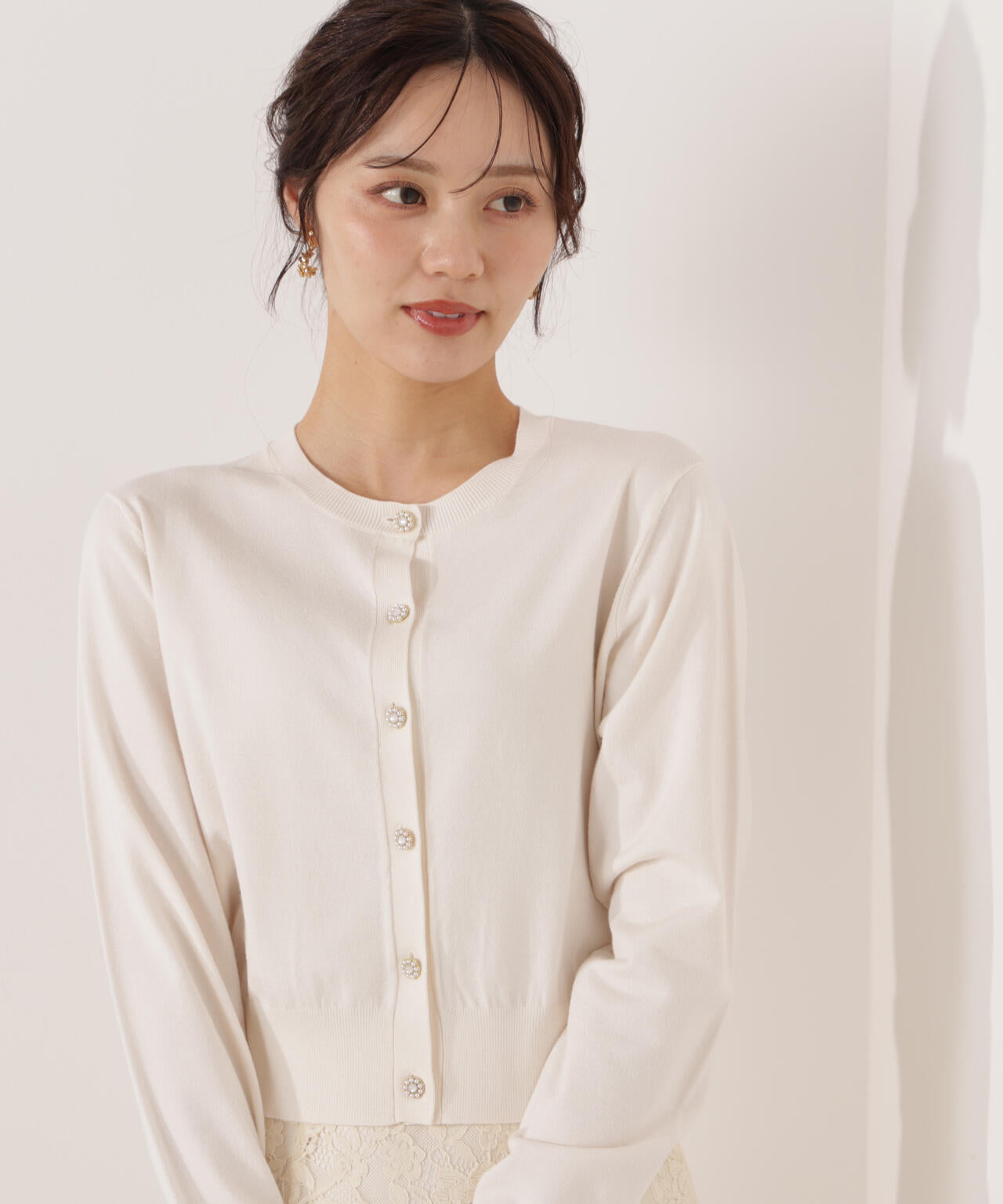 vogue cut商品 ウォッシャブル＞キラ釦カーディガン | PROPORTION BODY