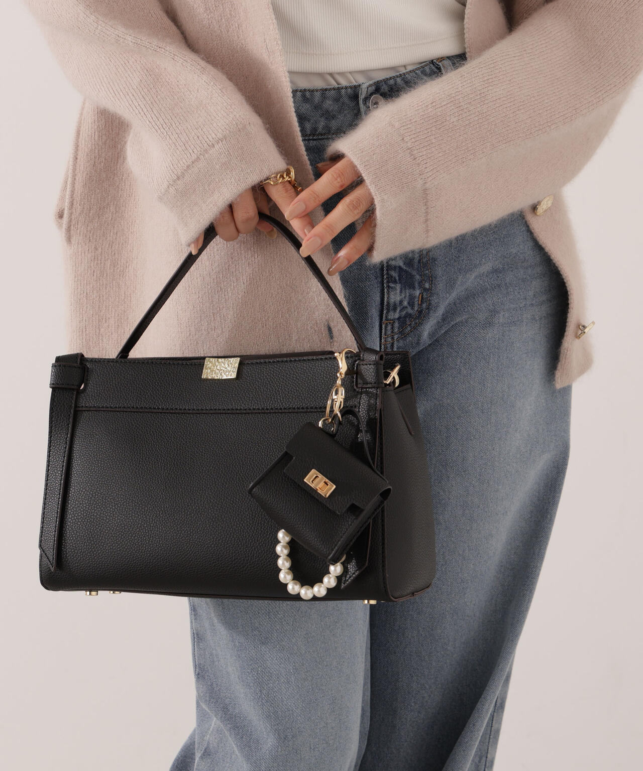 バッジ　the  body  shop レッド　リボン バッジ the body shop レッド リボン バッジ the body shop