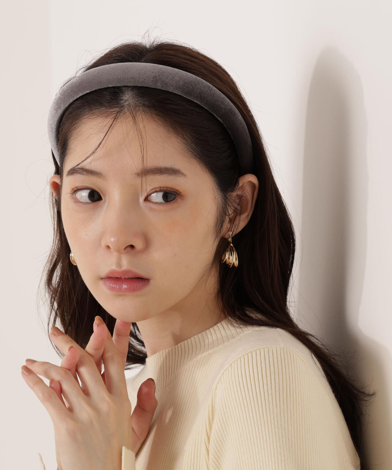 RIN　CHANEL ベロアカチューシャ RIN CHANEL ベロアカチューシャ シャネル カチューシャ 黒 ゴールド色