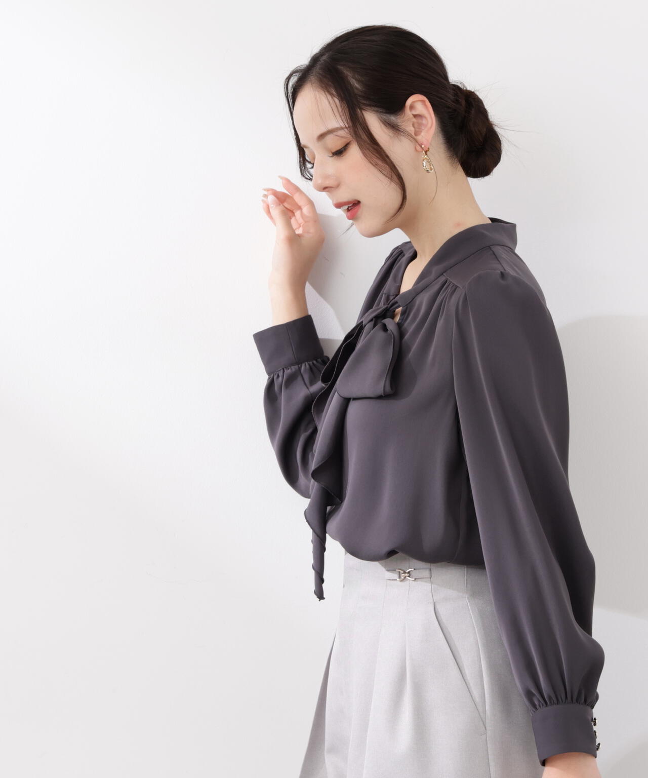 ＜ウォッシャブル＞ラッフルリボンブラウス