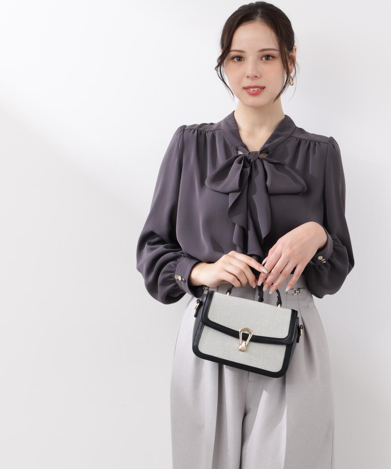 ＜ウォッシャブル＞ラッフルリボンブラウス