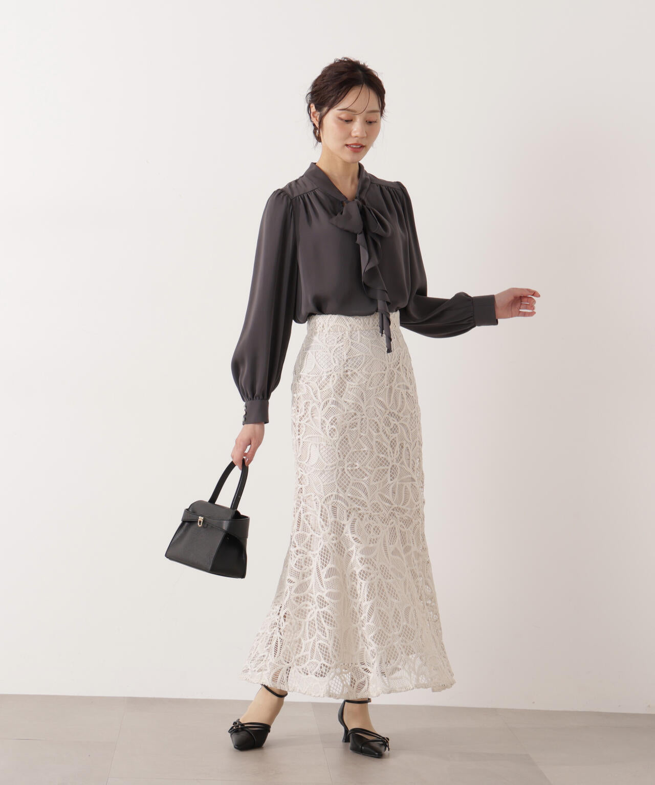 ＜ウォッシャブル＞ラッフルリボンブラウス