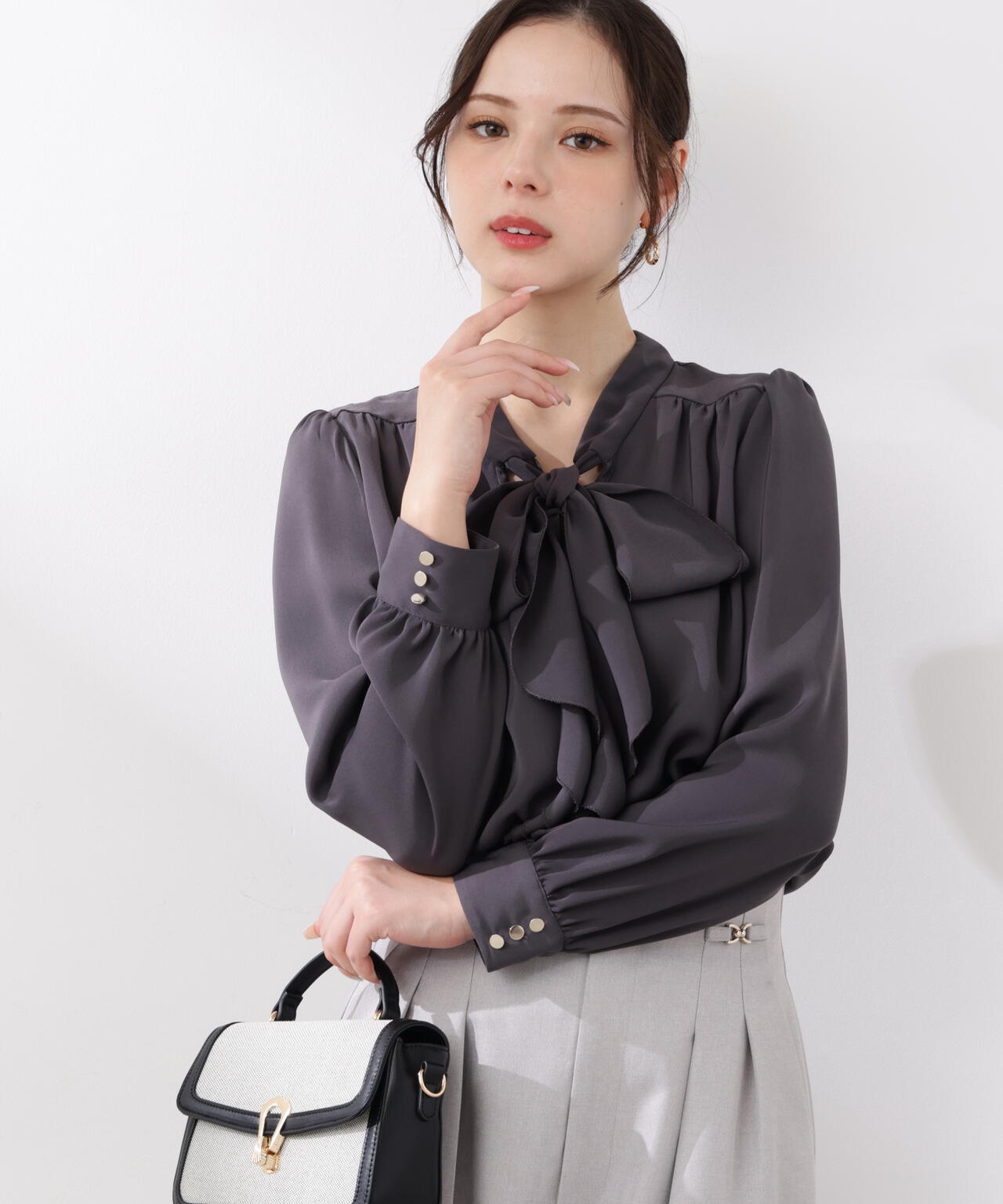 ＜ウォッシャブル＞ラッフルリボンブラウス