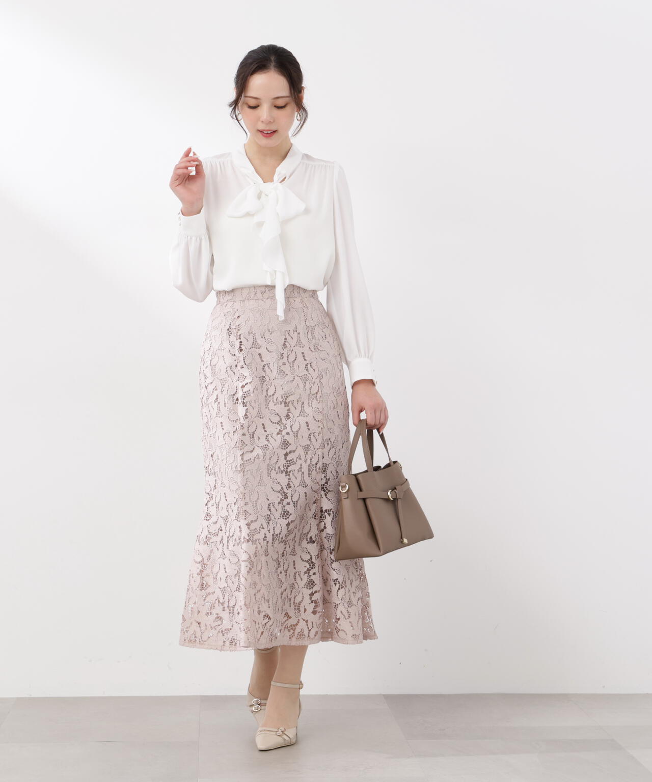 ＜ウォッシャブル＞ラッフルリボンブラウス