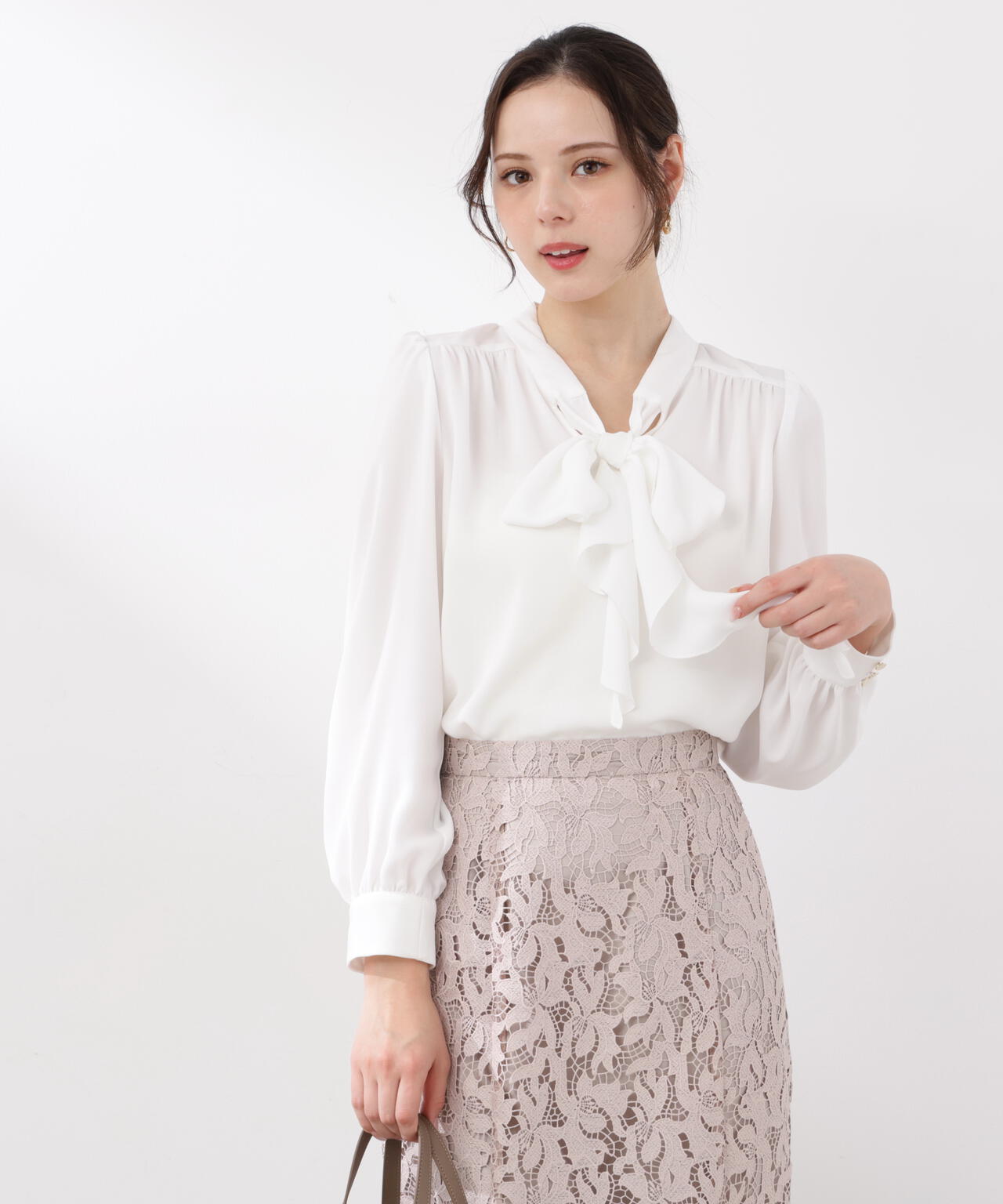 ＜ウォッシャブル＞ラッフルリボンブラウス