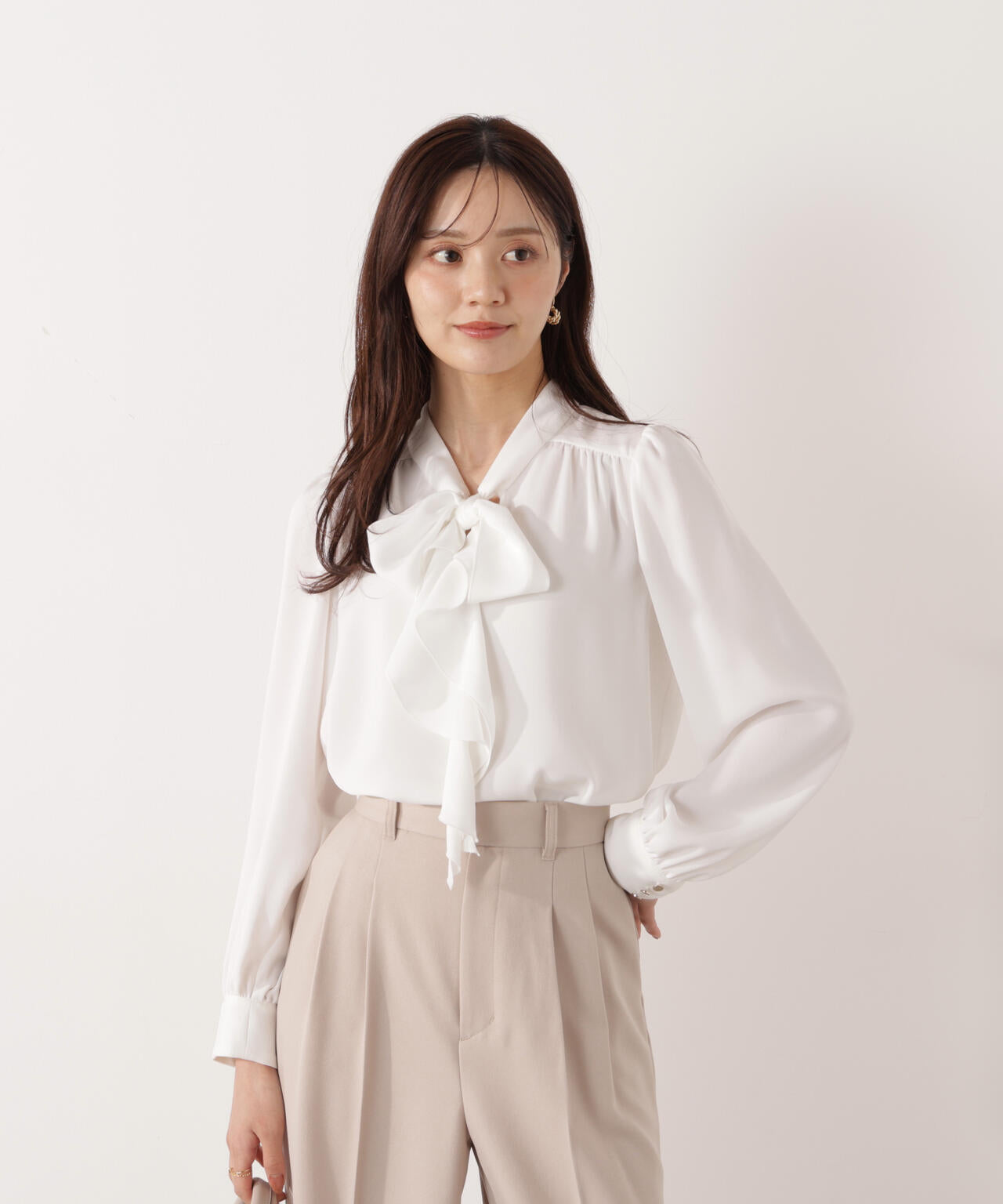 ＜ウォッシャブル＞ラッフルリボンブラウス