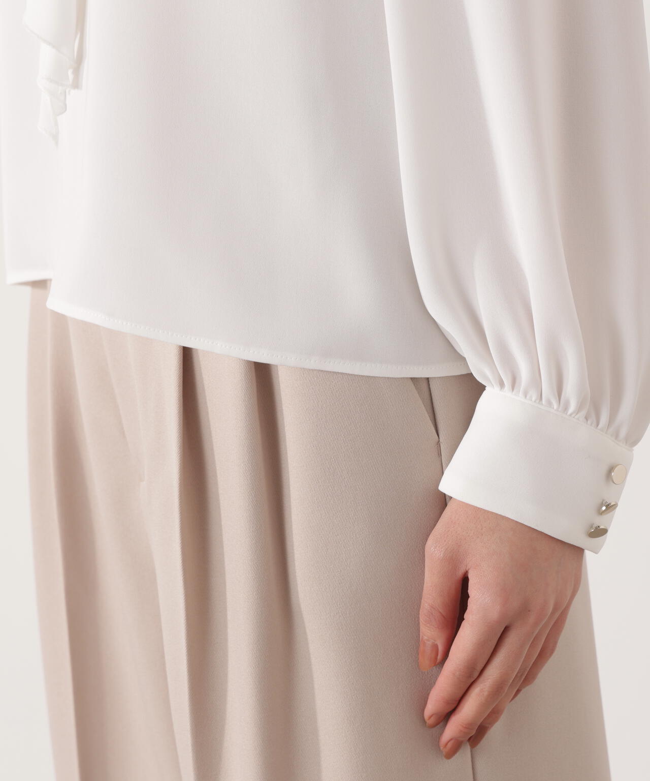 ＜ウォッシャブル＞ラッフルリボンブラウス