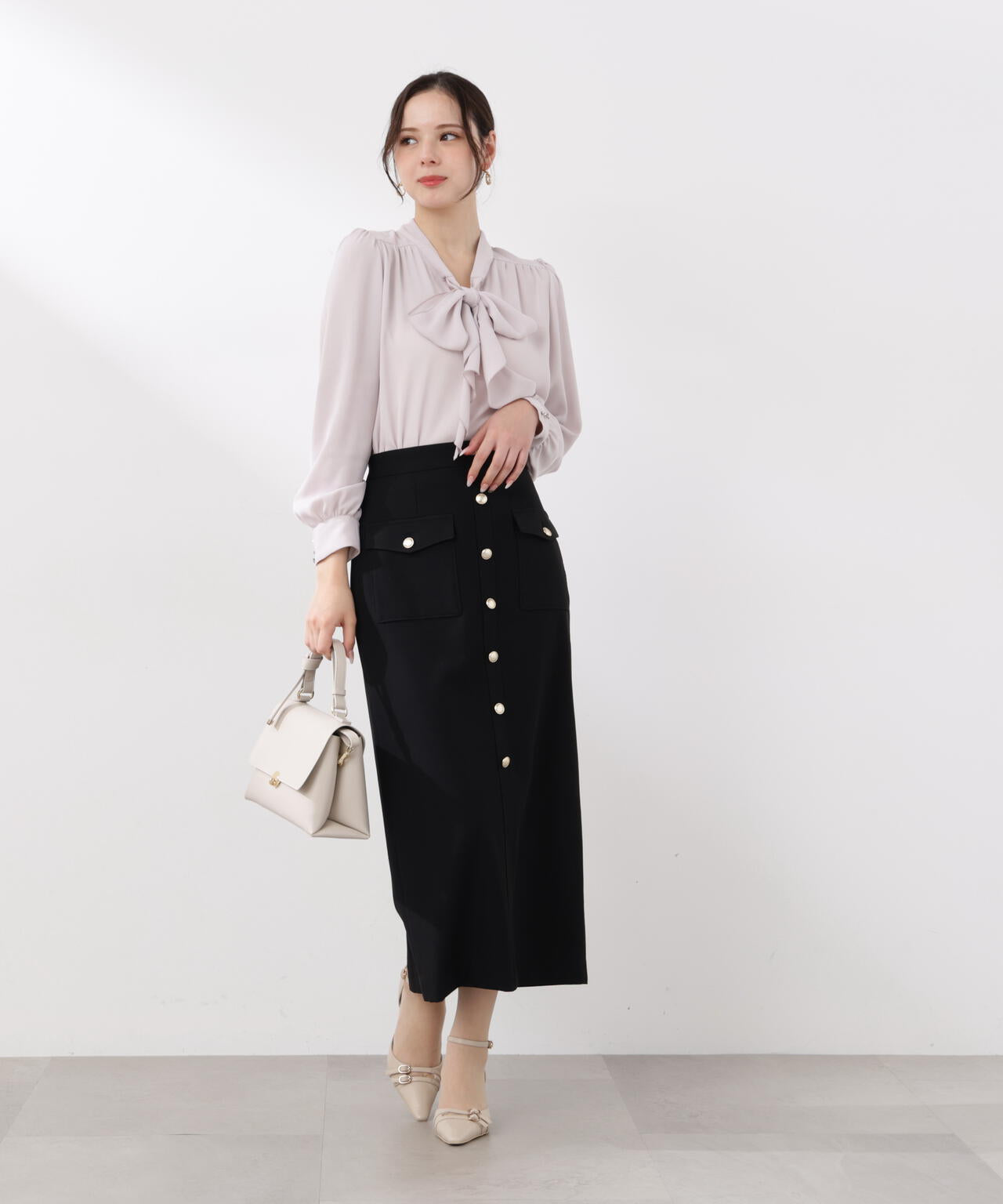 ＜ウォッシャブル＞ラッフルリボンブラウス