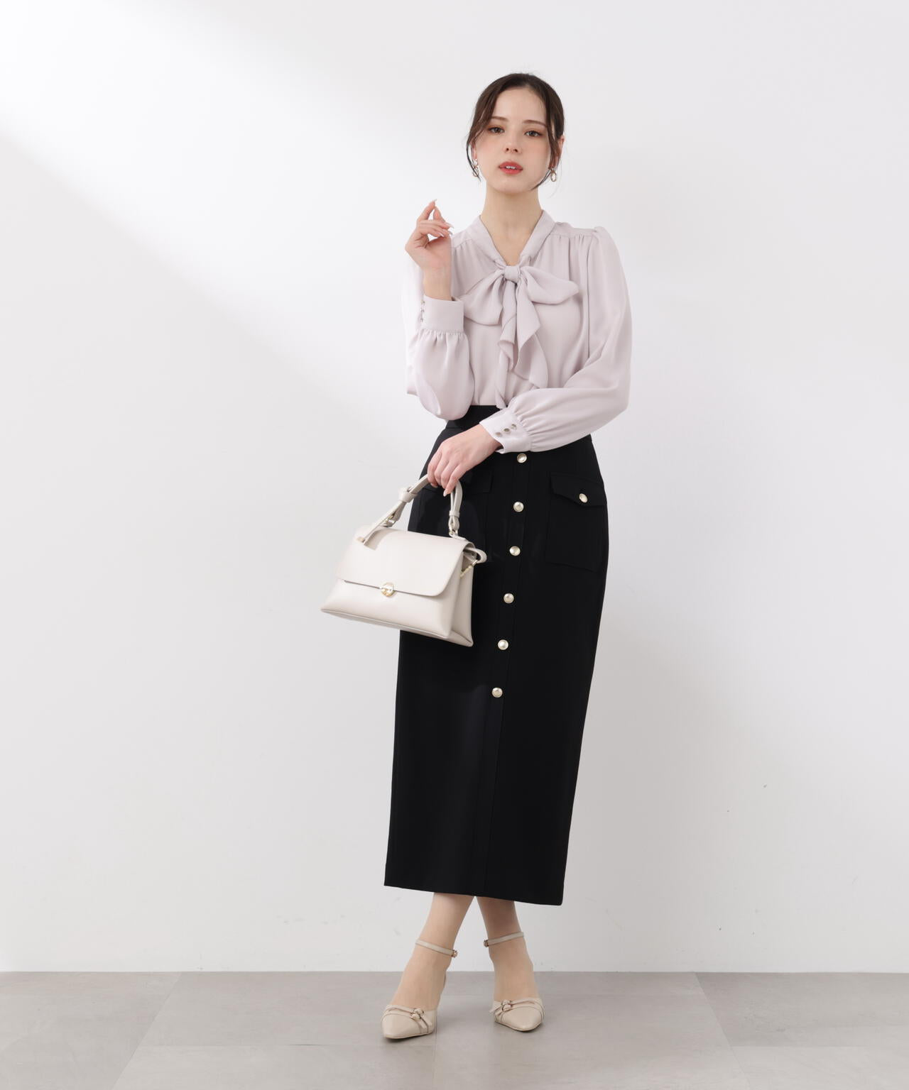 ＜ウォッシャブル＞ラッフルリボンブラウス