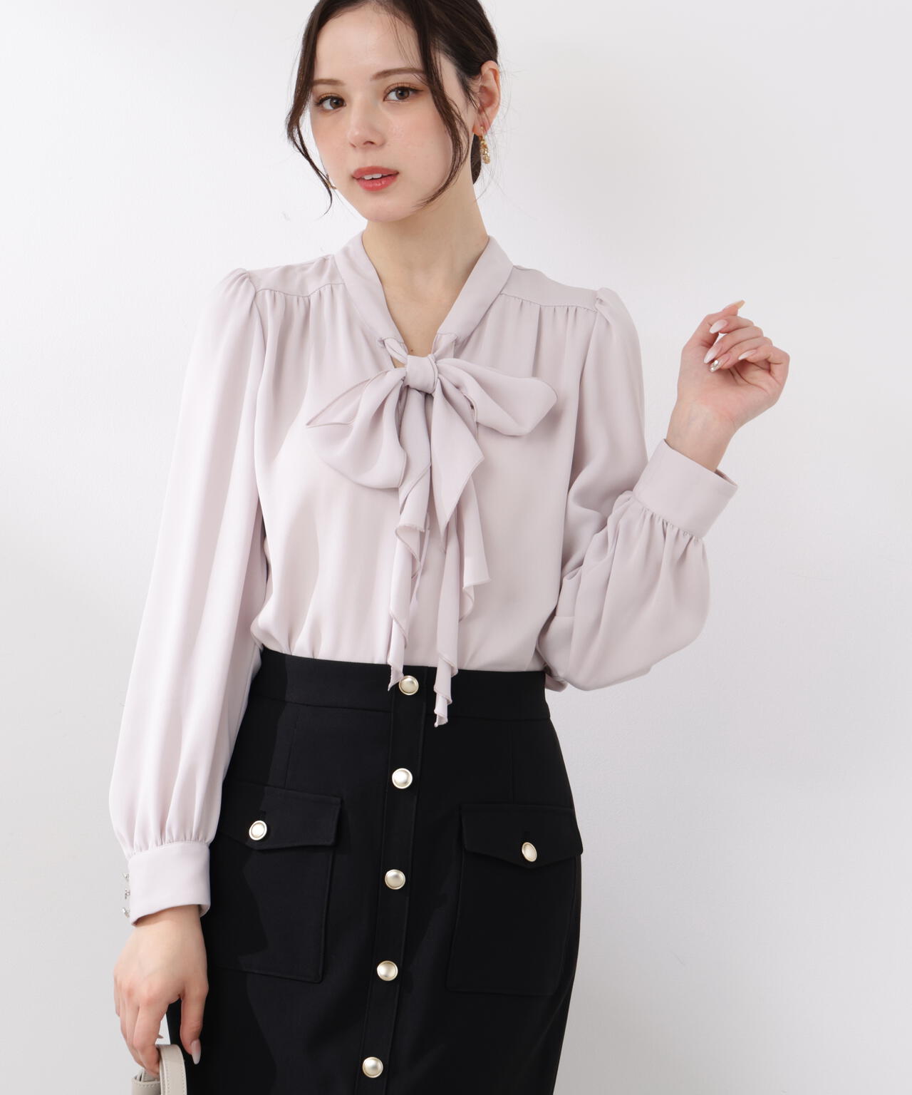 ＜ウォッシャブル＞ラッフルリボンブラウス